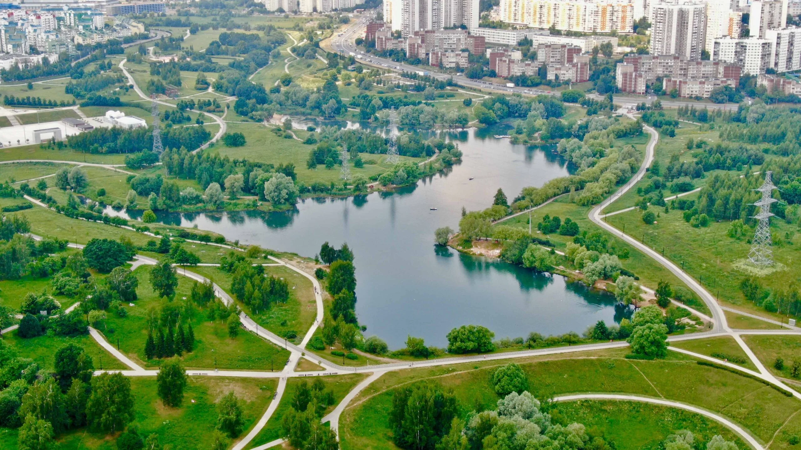Передвижная сцена «Дилижанс» в ландшафтном парке «Митино»