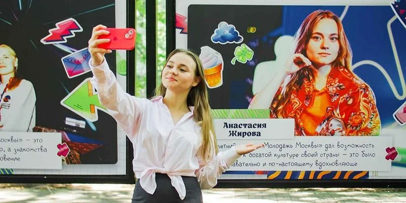 Фотовыставка участников лагеря «Молодежь Москвы» в Измайловском парке