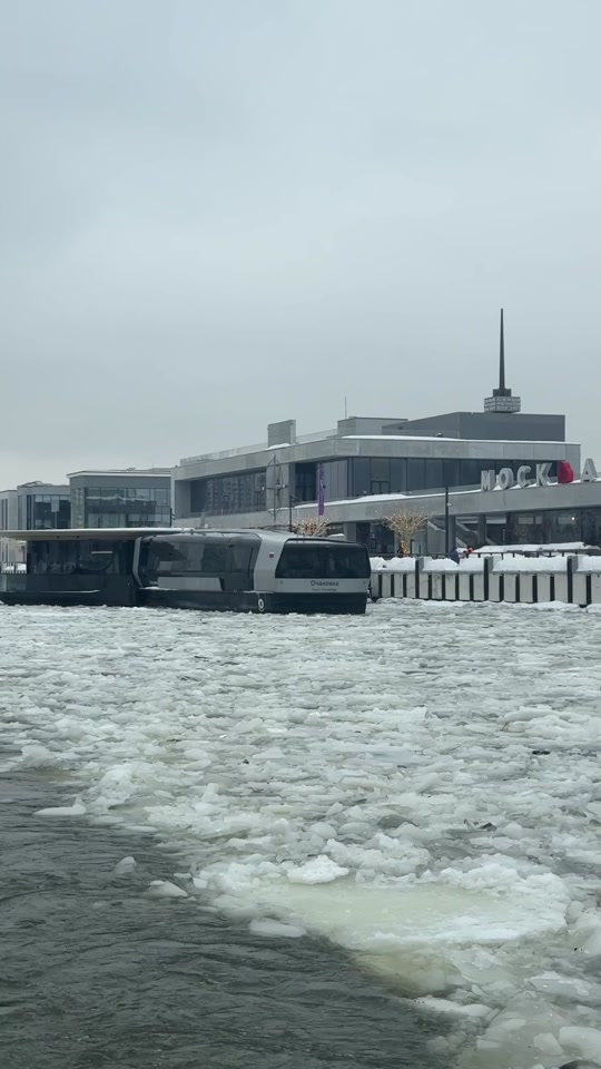 Речные трамвайчики зимой