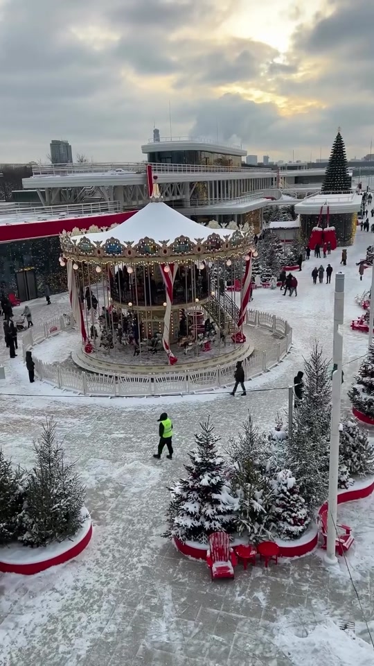 Заснеженная и обновленная Пушкинская набережная