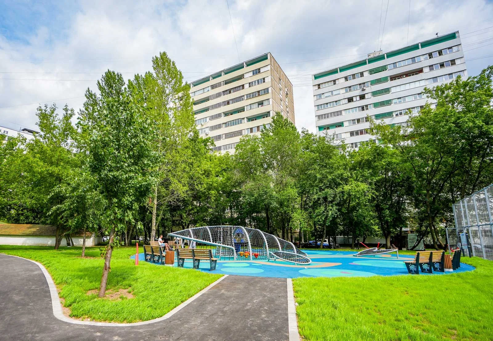 Фото Детская площадка на улице Саянская у дома 11 кор.1 - развлечение в Москве | Досугатор