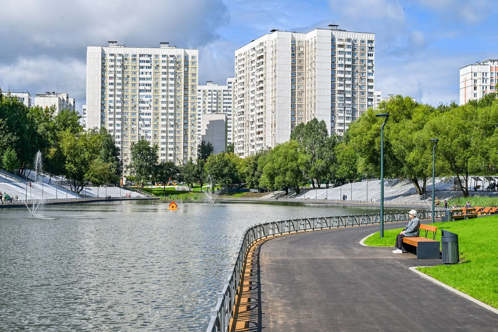 Фото Детские площадки у Беловежского пруда - развлечение в Москве | Досугатор