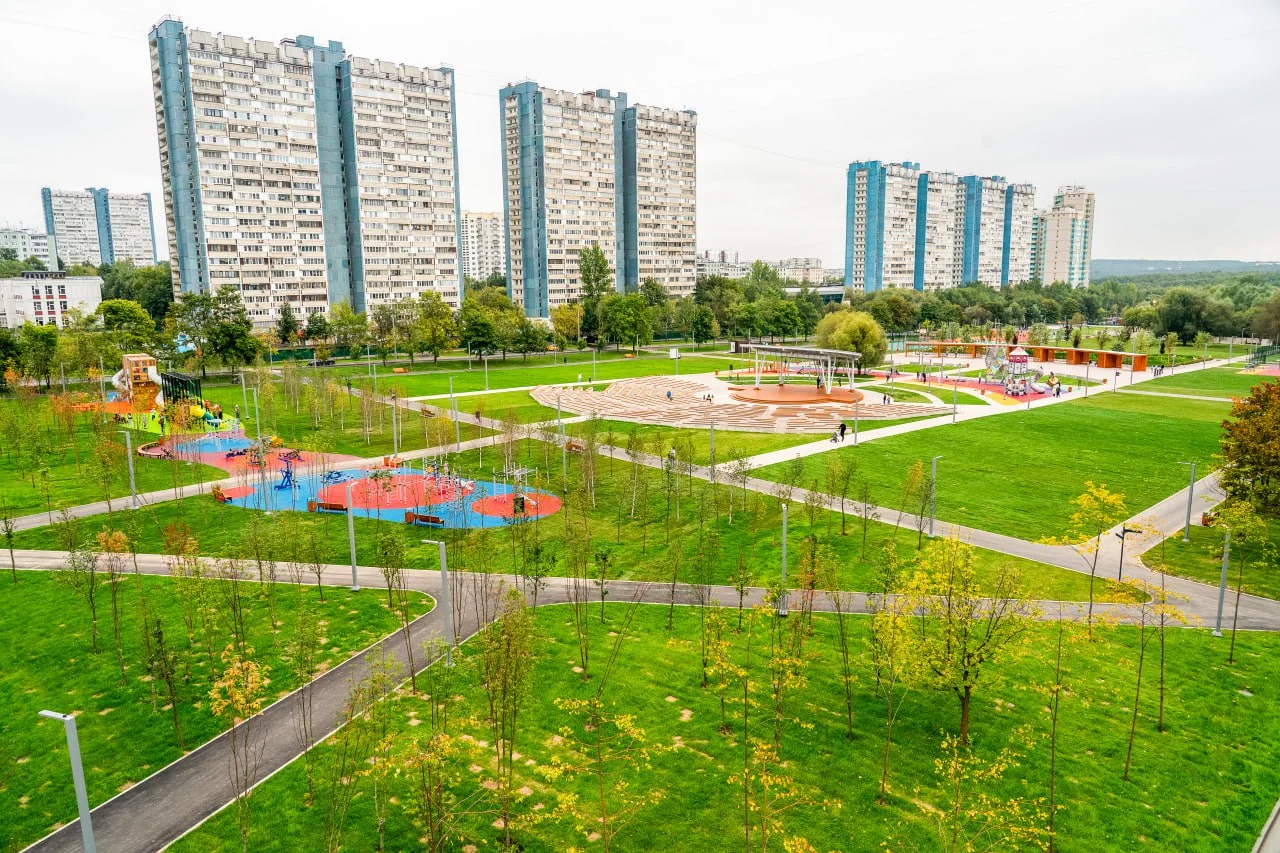 Фото Городской сад с амфитеатром возле Центра фигурного катания Этери Тутберидзе в районе Ясенево - развлечение в Москве | Досугатор