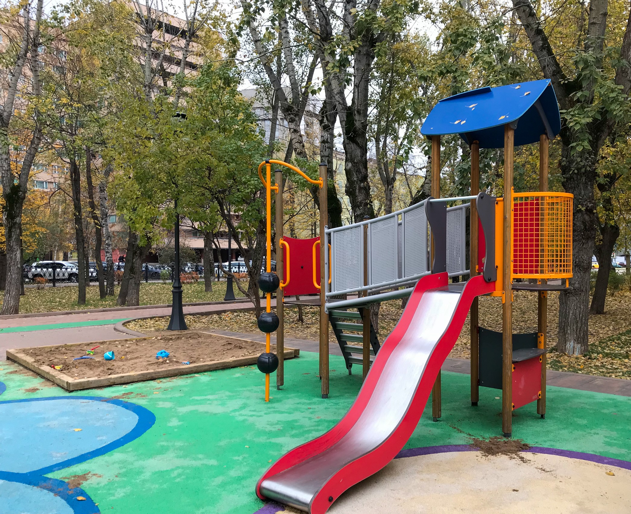Фото Детская площадка в сквере Девичьего поля (в Хамовниках) - развлечение в Москве | Досугатор
