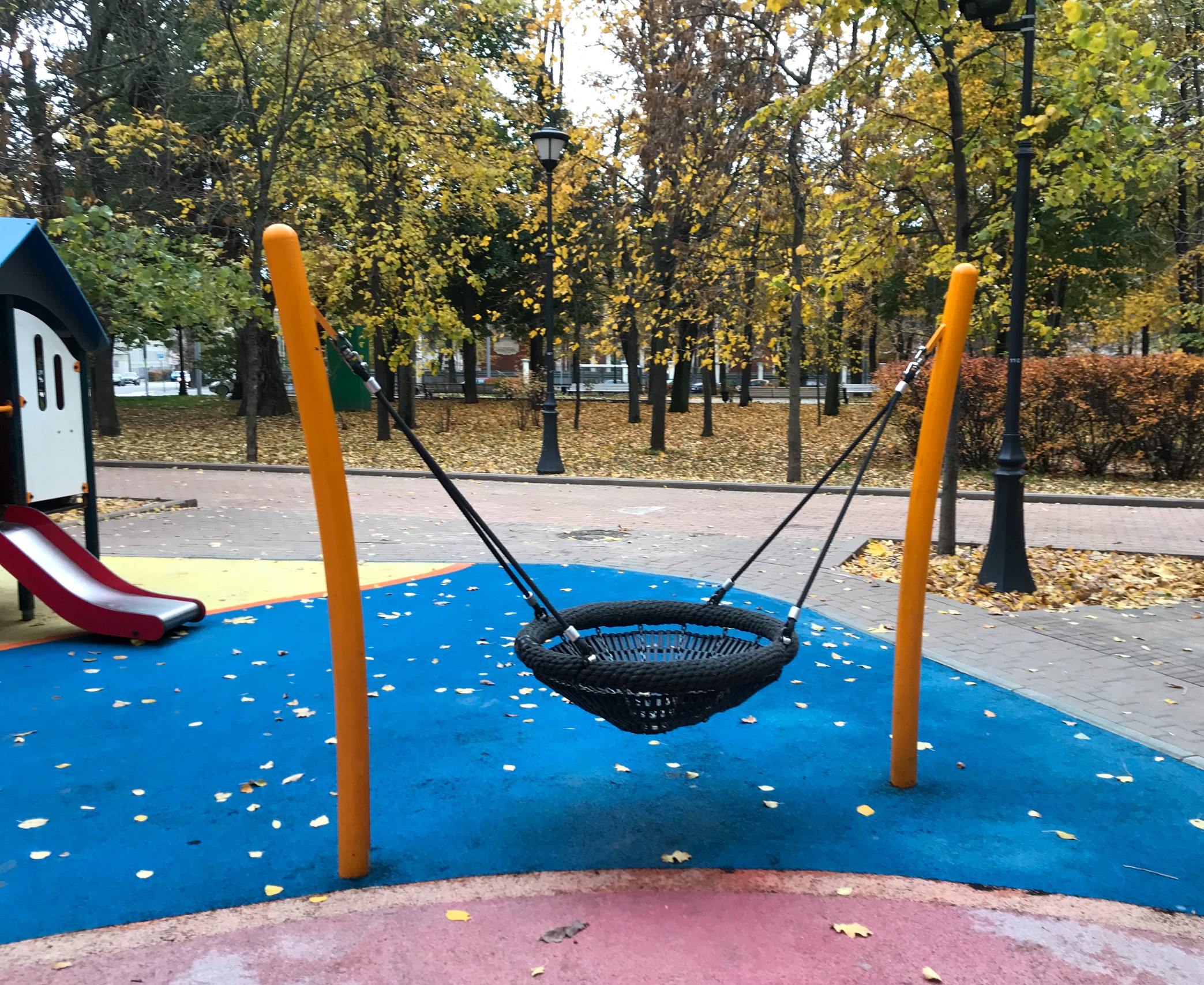 Фото Детская площадка в сквере Девичьего поля (в Хамовниках) - развлечение в Москве | Досугатор