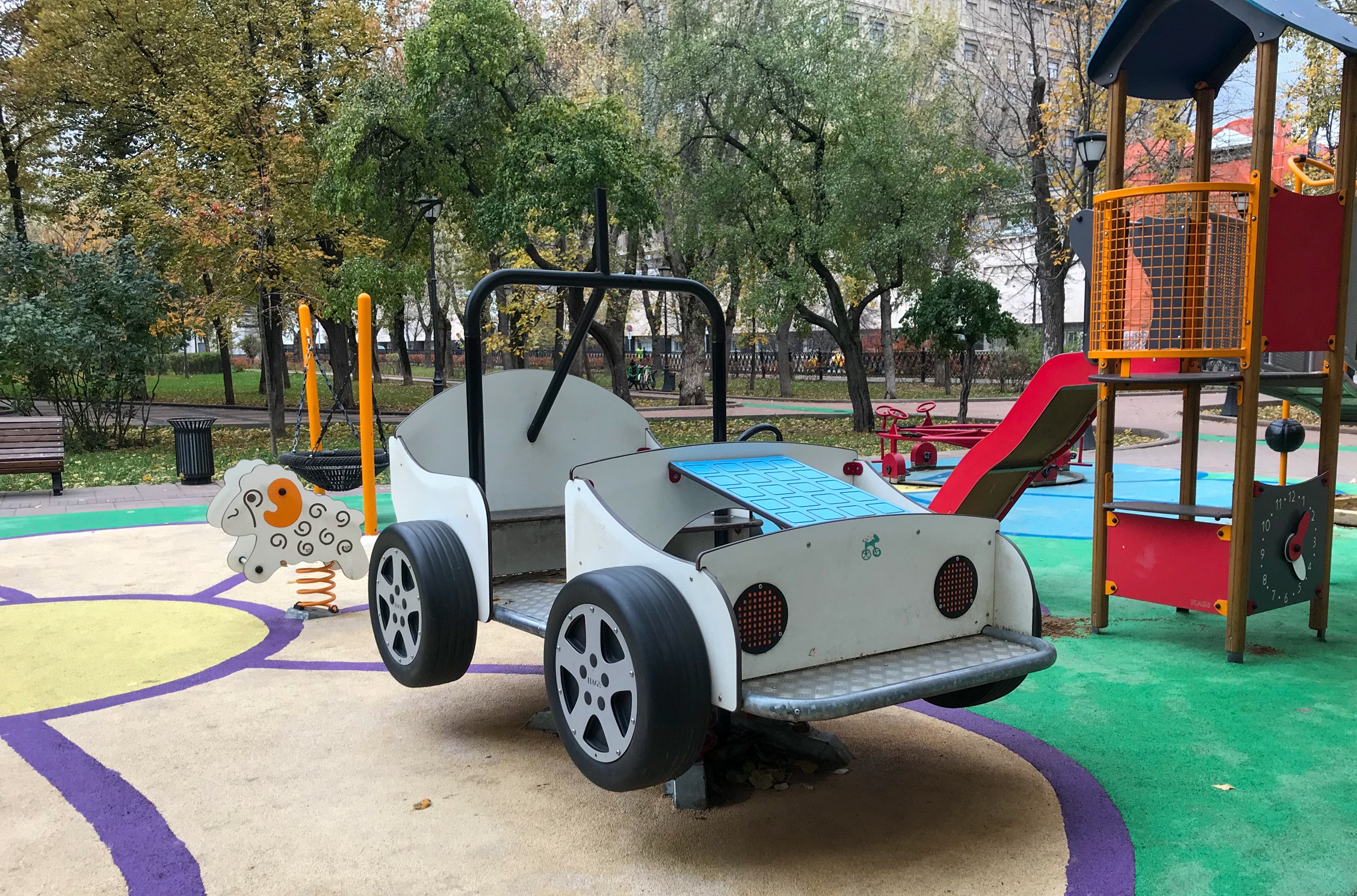 Фото Детская площадка в сквере Девичьего поля (в Хамовниках) - развлечение в Москве | Досугатор