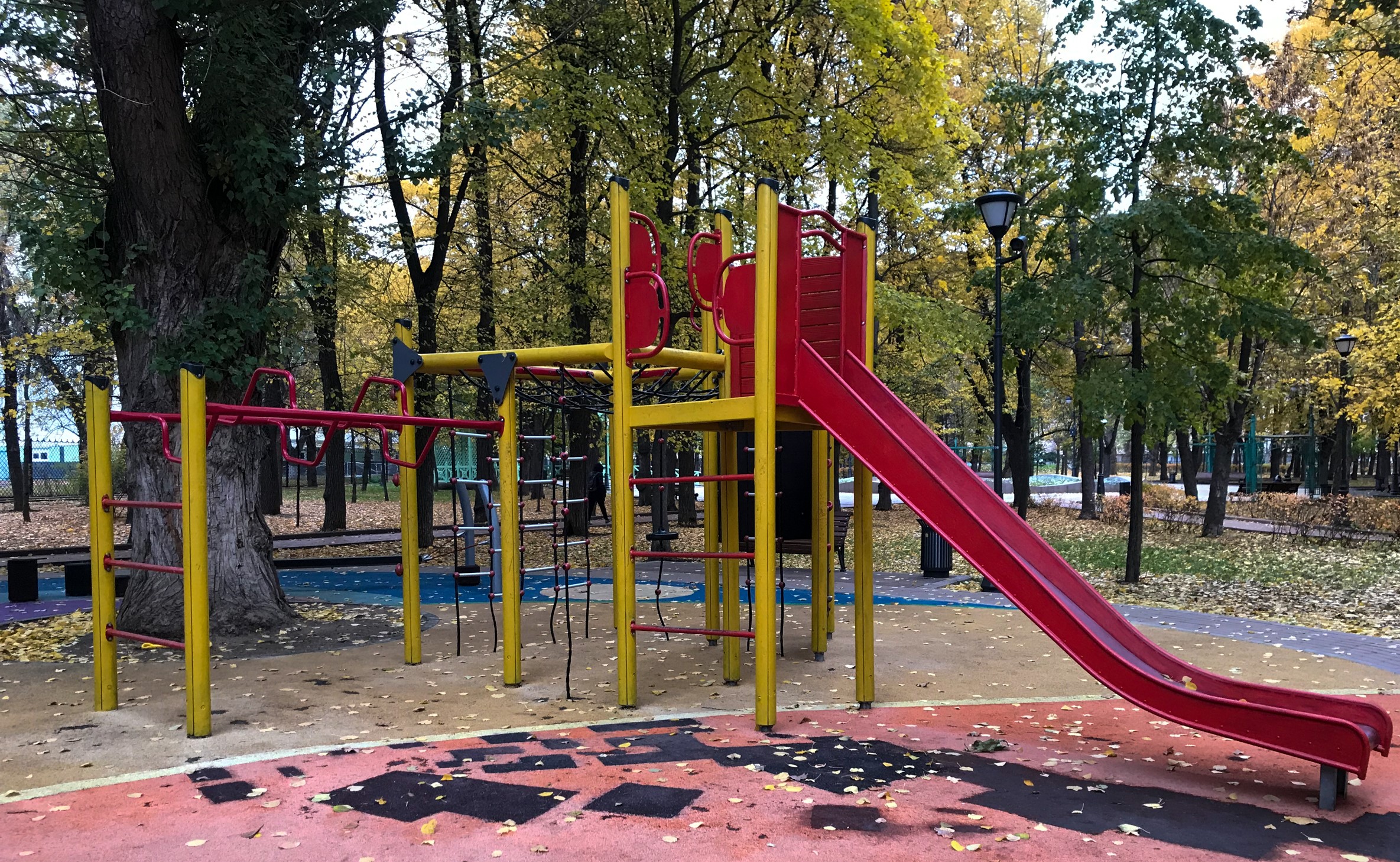 Фото Детская площадка в сквере Девичьего поля (в Хамовниках) - развлечение в Москве | Досугатор