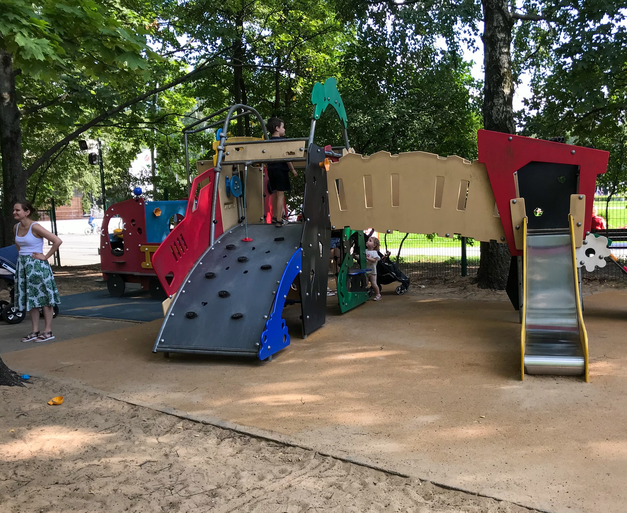 Фото Детская площадка в парке Кузьминки №2 - развлечение в Москве | Досугатор