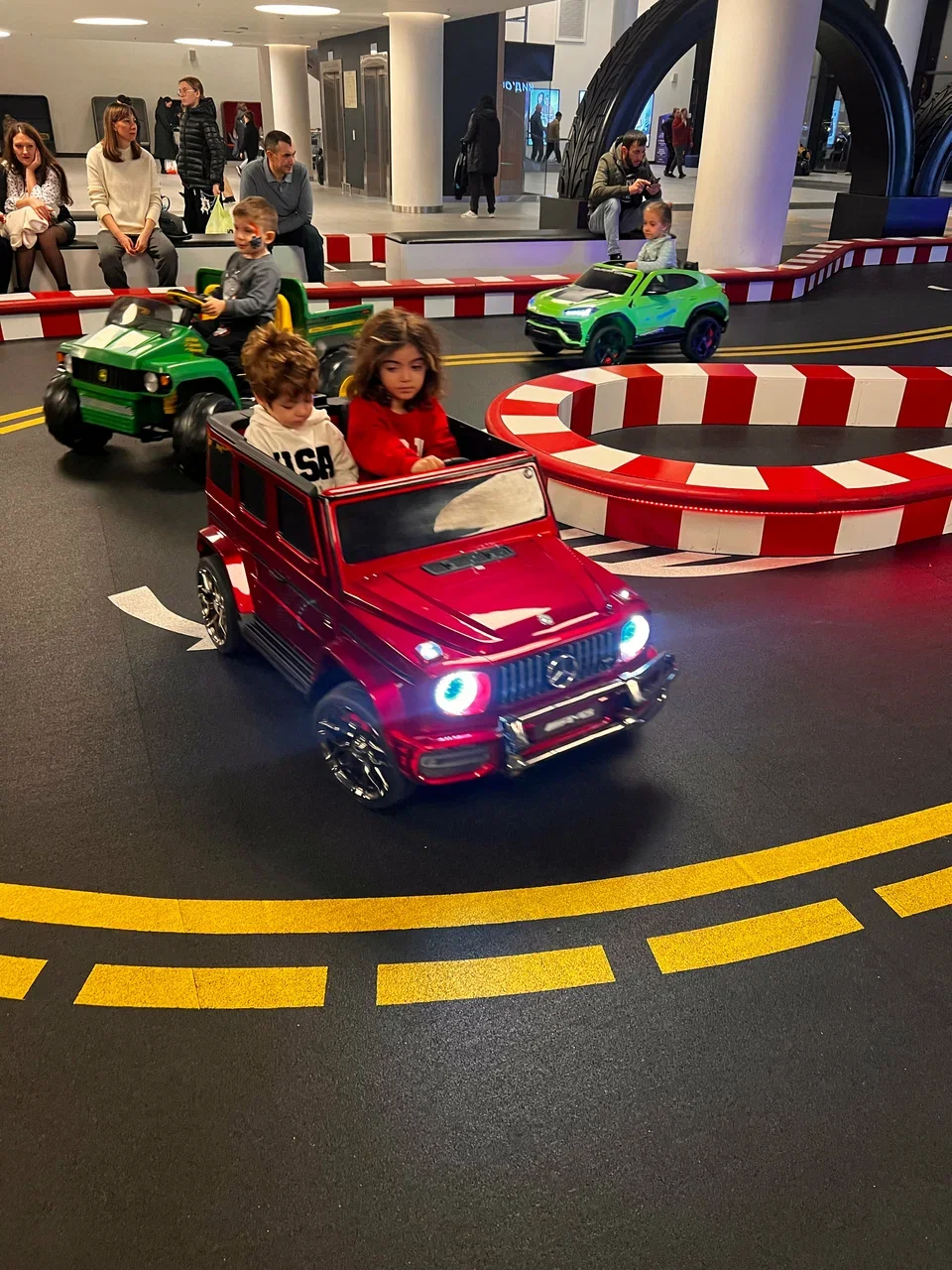 Фото Город строителей Kidlandia в ТРЦ Саларис - развлечение в Москве | Досугатор