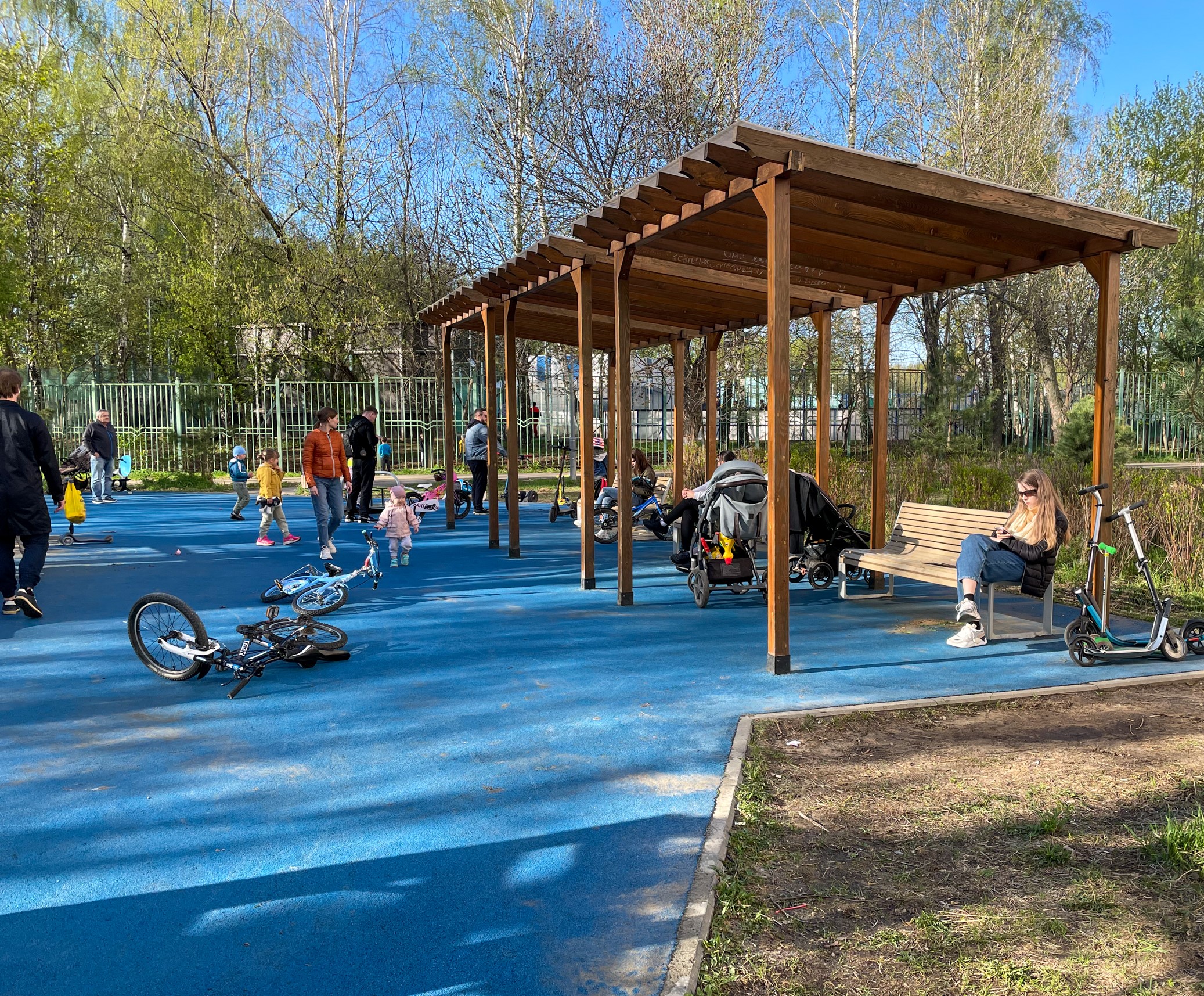 Фото Площадка с "вертолетом" в парке Свиблово (в сквере по Тенистому проезду) - развлечение в Москве | Досугатор