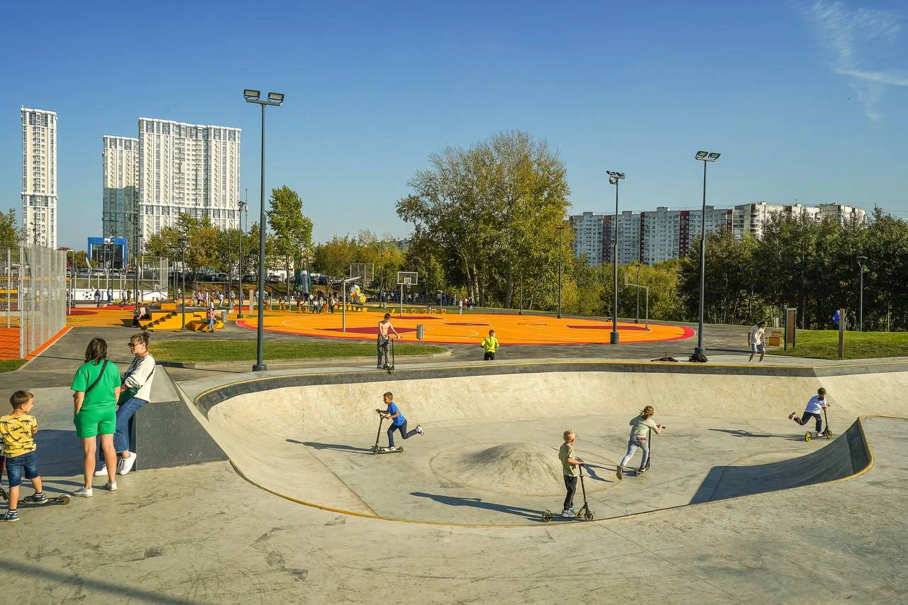 Фото Скейт-парк и памп-трек в парке в поймах рек Шмелевки и Кузнецовки - развлечение в Москве | Досугатор