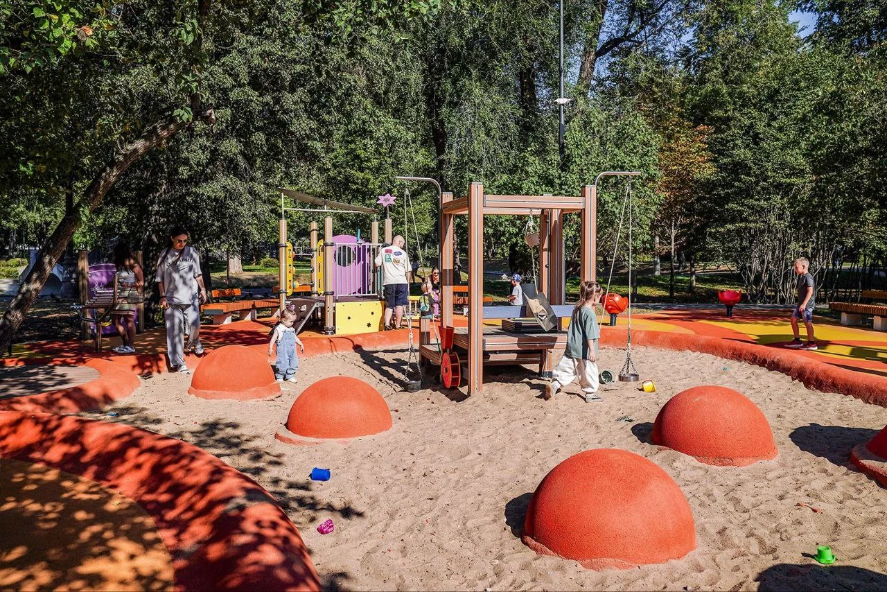 Фото Детские площадки в парке Усадьба Трубецких - развлечение в Москве | Досугатор