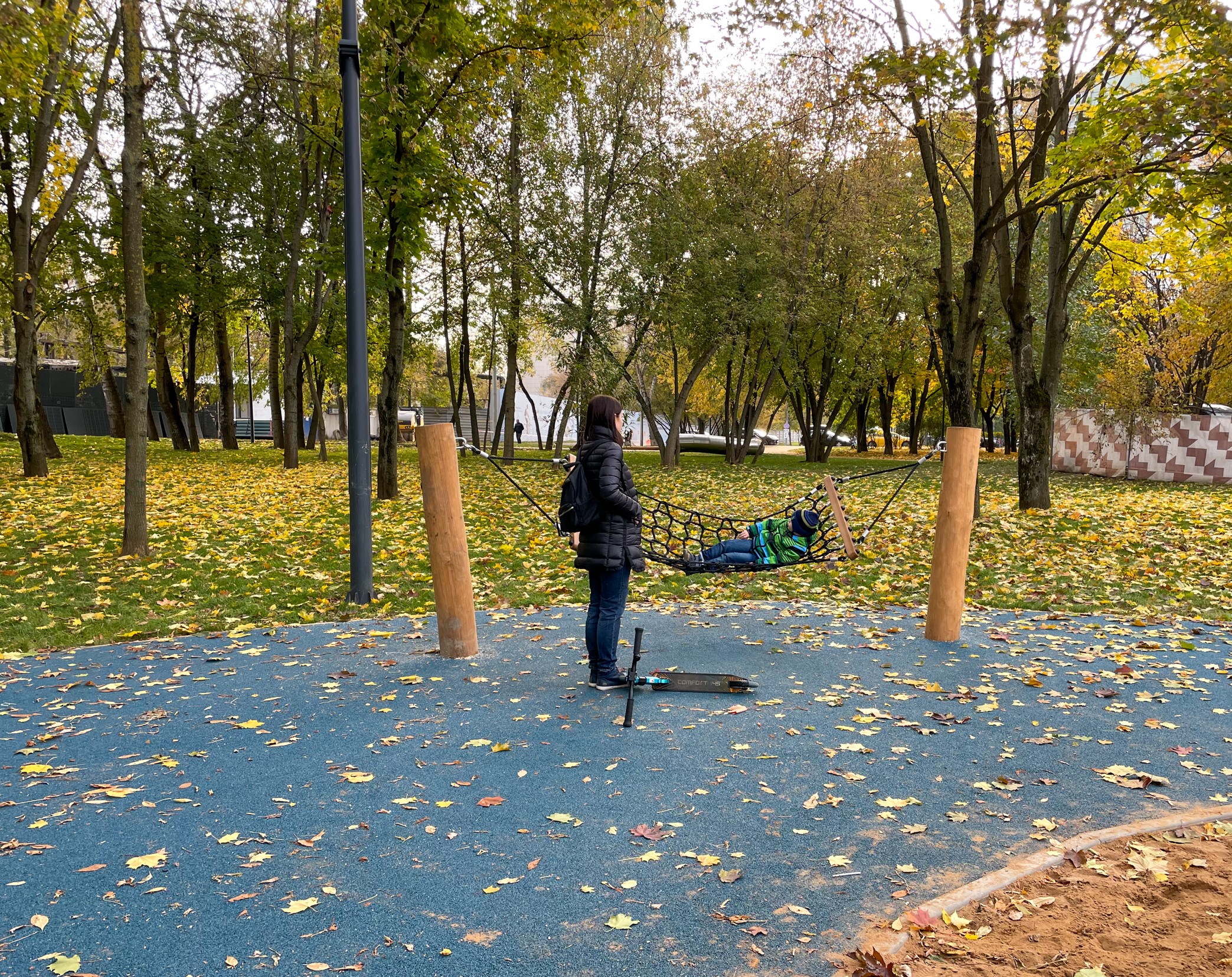 Фото Площадка с подвесным мостом в парке Яуза (вдоль Юрловского проезда) - развлечение в Москве | Досугатор