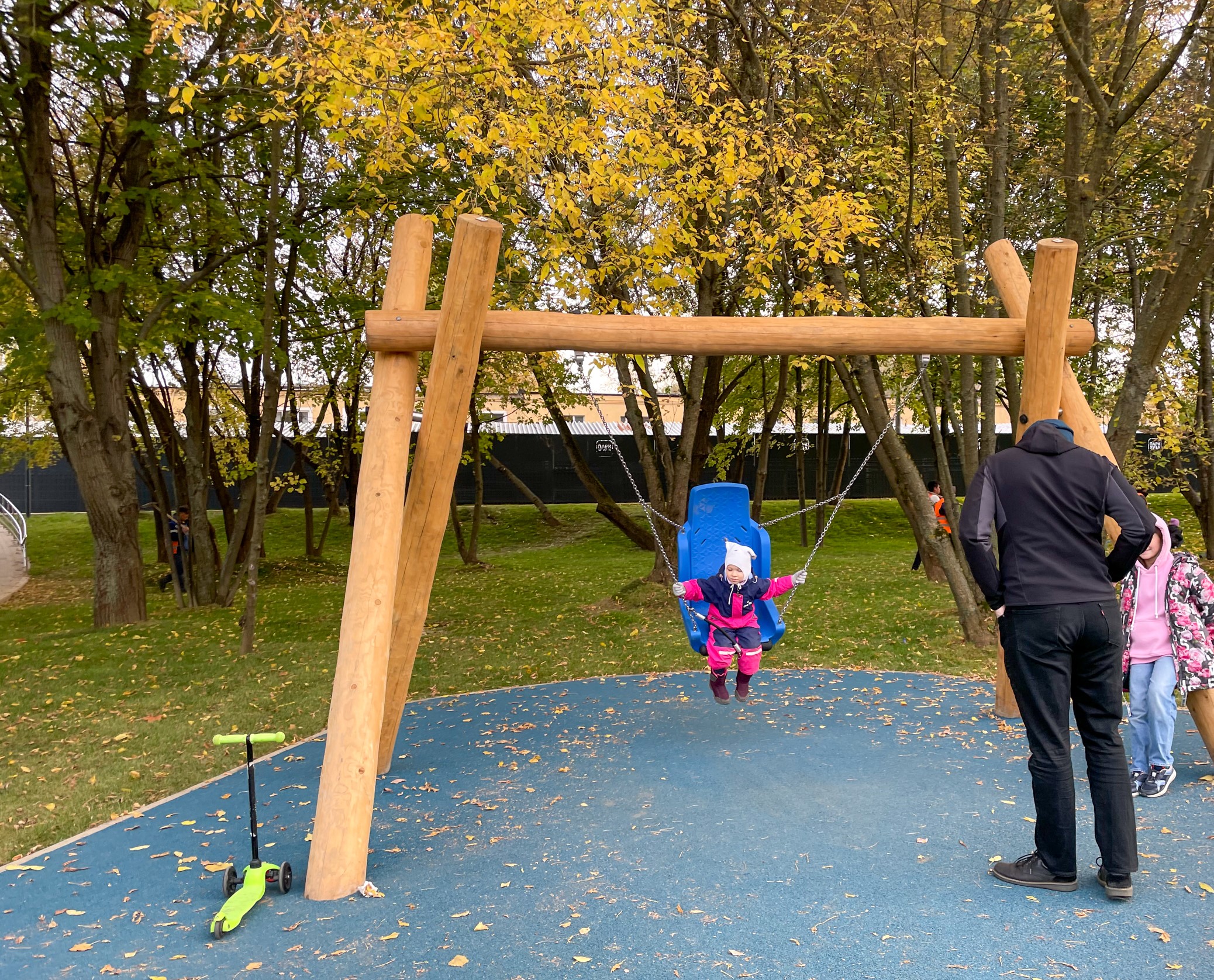 Фото Площадка с подвесным мостом в парке Яуза (вдоль Юрловского проезда) - развлечение в Москве | Досугатор
