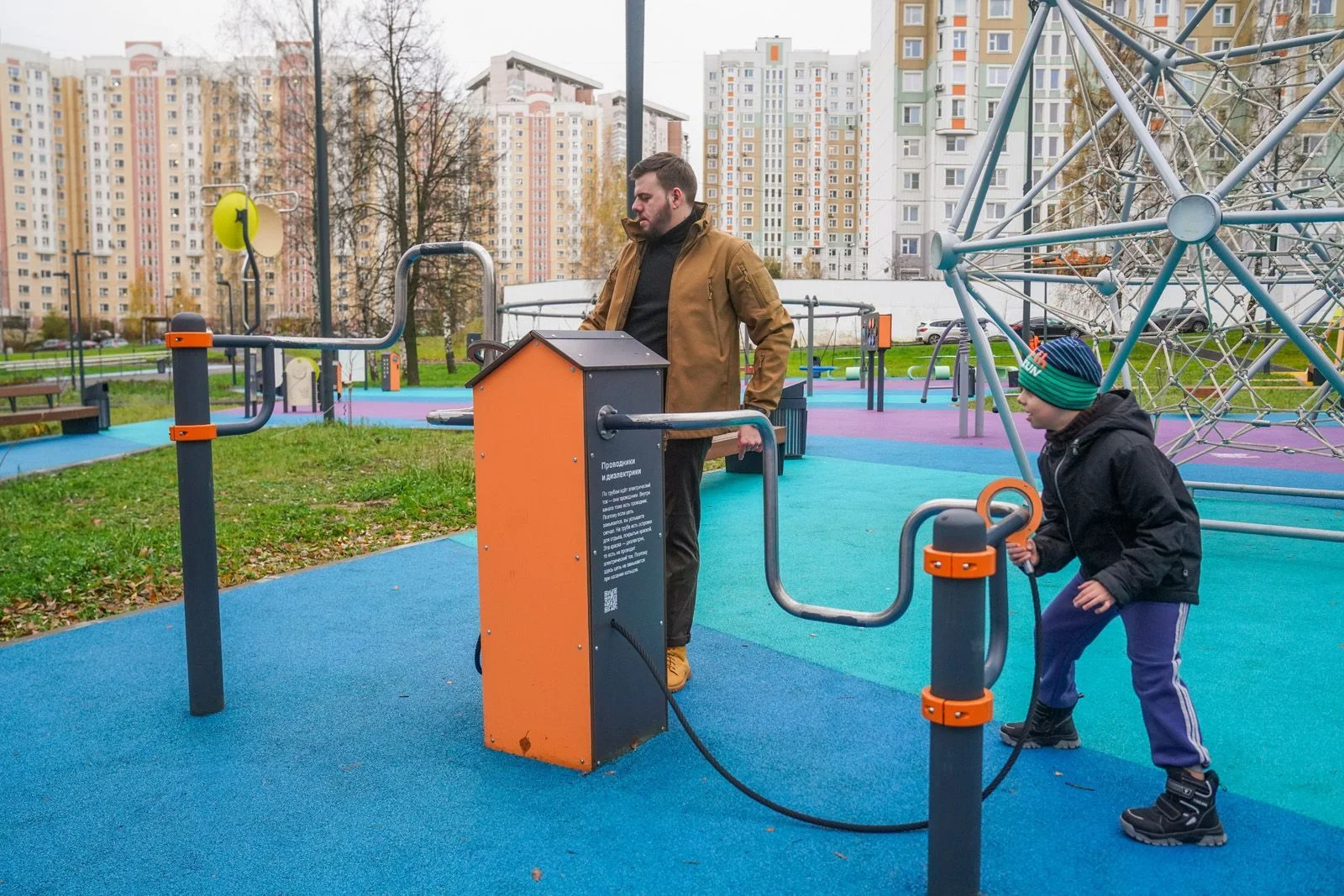 Фото Детская площадка на Лукинской улице в Ново-Переделкине - развлечение в Москве | Досугатор