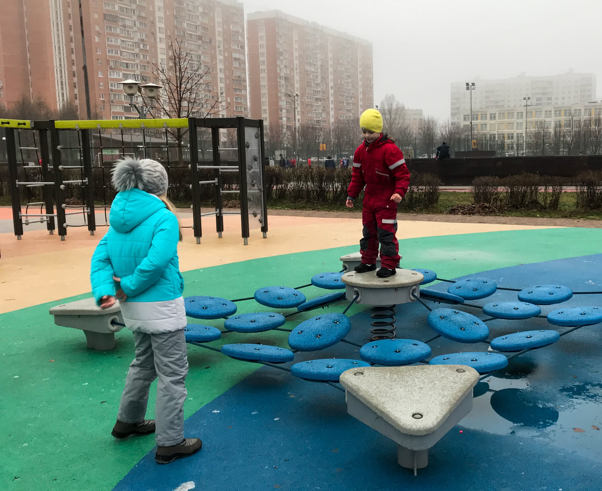Фото Детские площадки в парке Радуга - развлечение в Москве | Досугатор