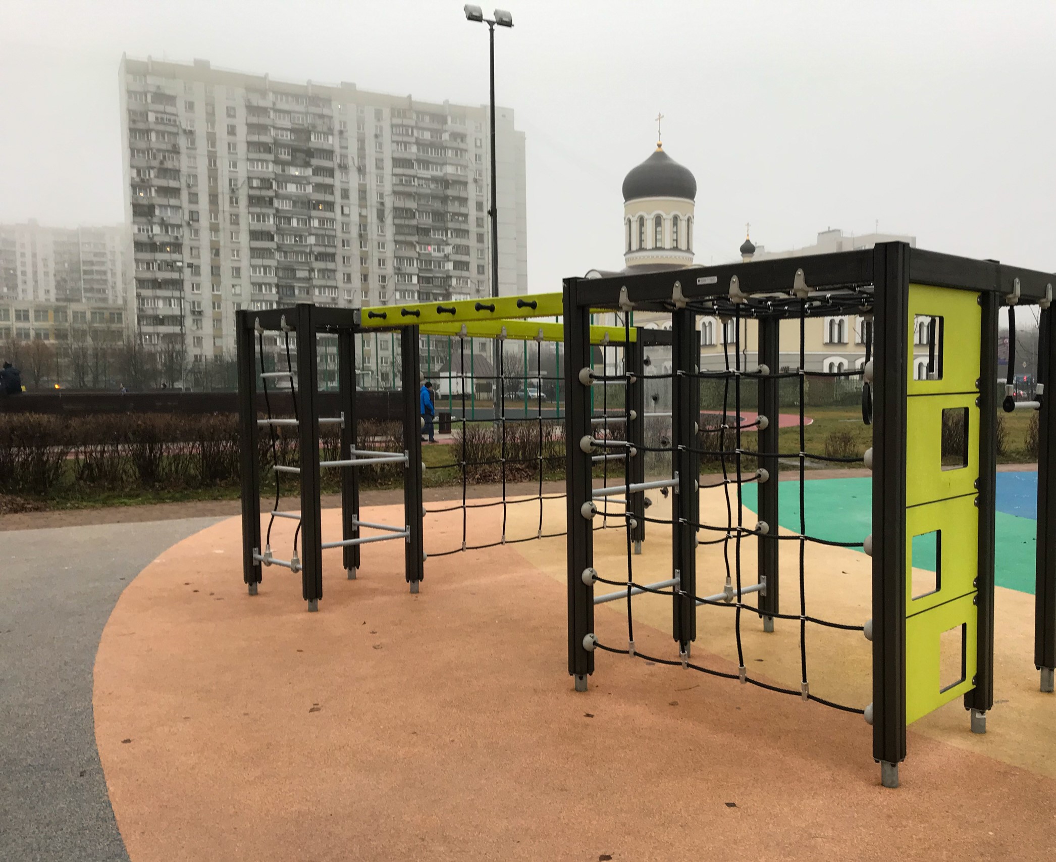 Фото Детские площадки в парке Радуга - развлечение в Москве | Досугатор