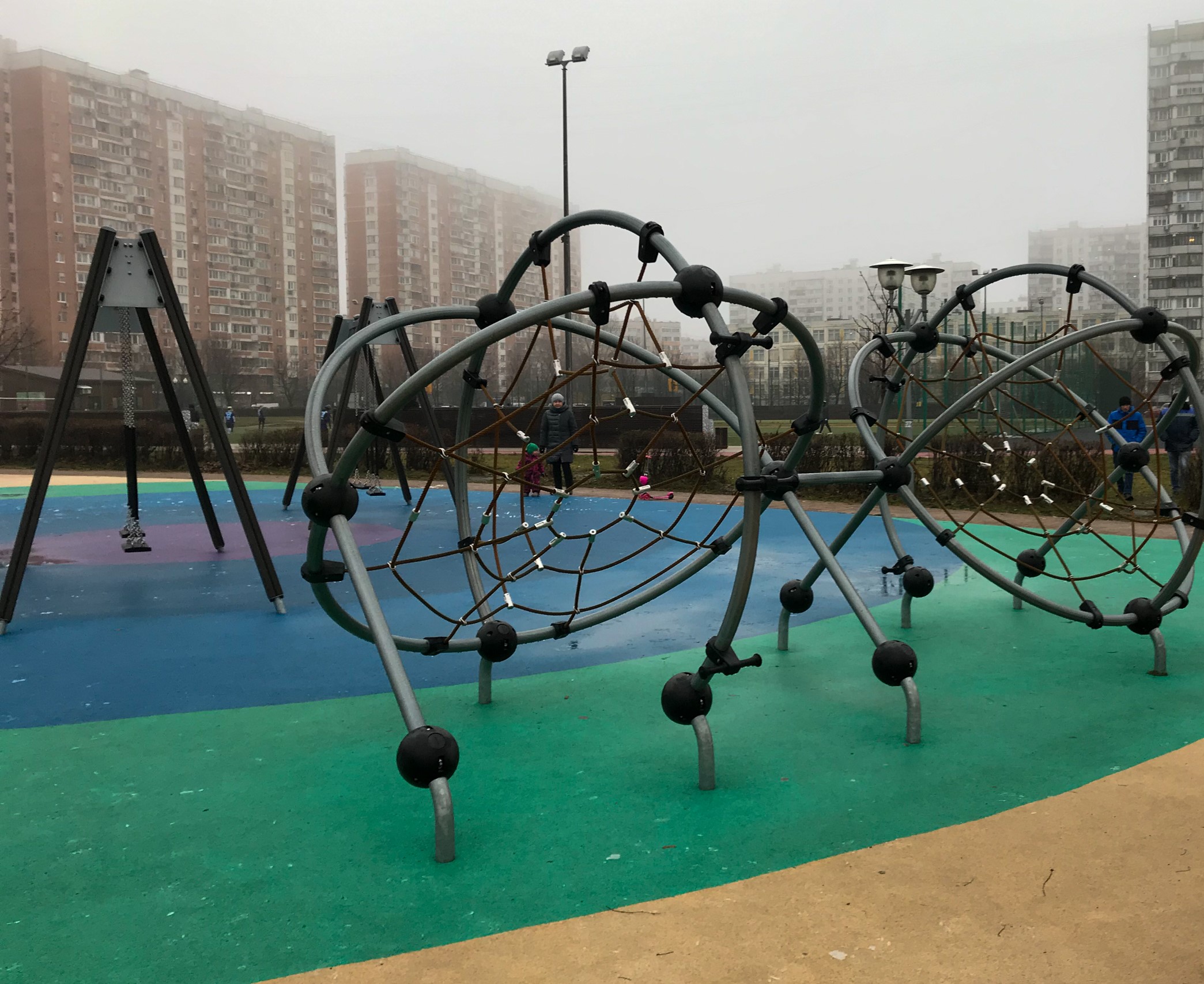 Фото Детские площадки в парке Радуга - развлечение в Москве | Досугатор