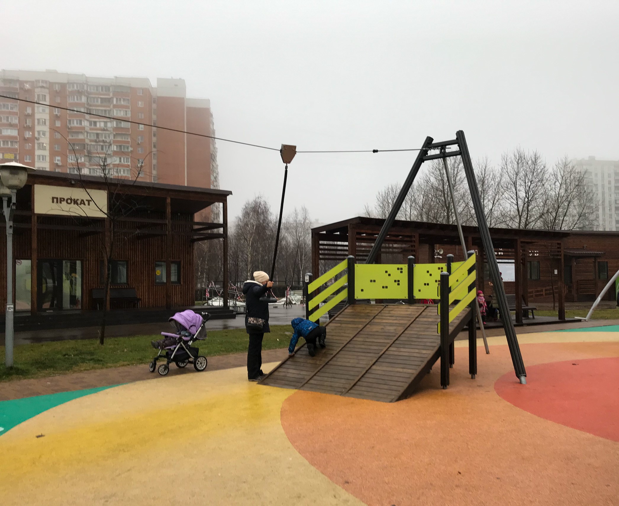 Фото Детские площадки в парке Радуга - развлечение в Москве | Досугатор