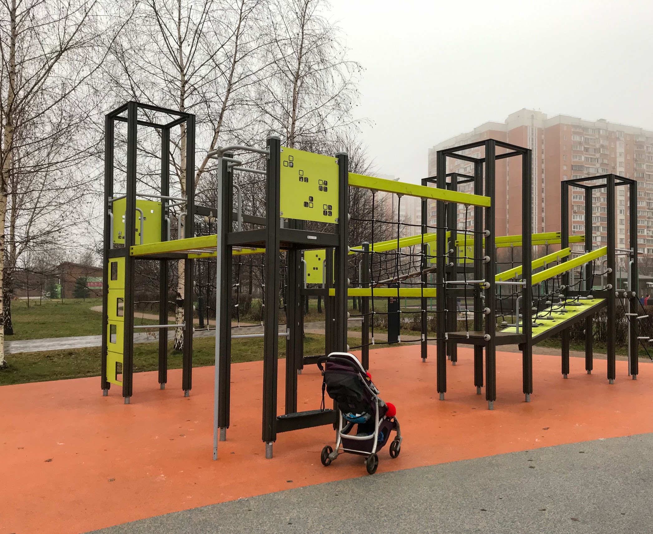 Фото Детские площадки в парке Радуга - развлечение в Москве | Досугатор