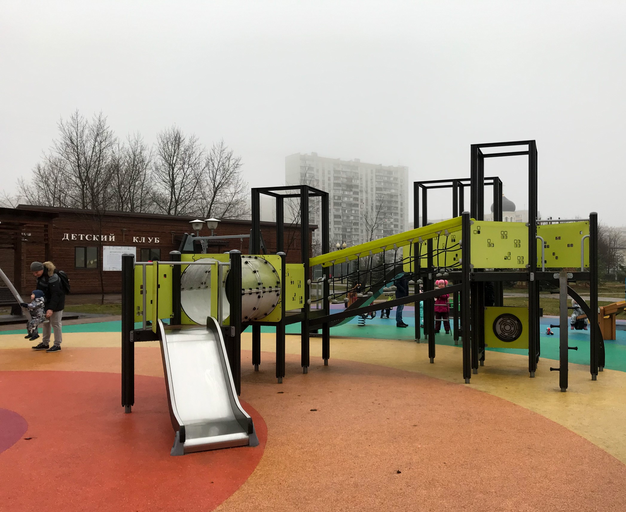 Фото Детские площадки в парке Радуга - развлечение в Москве | Досугатор