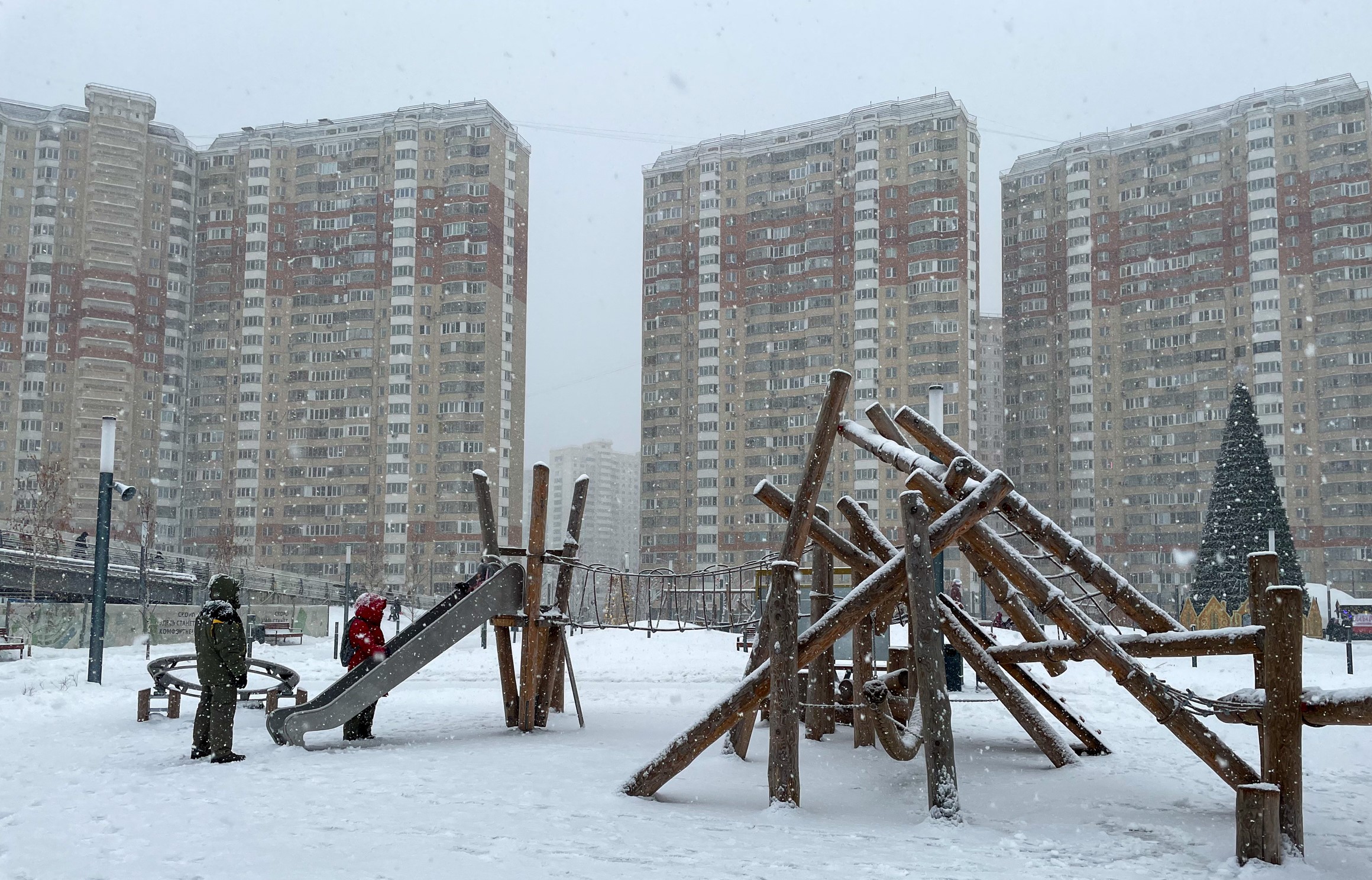Фото Игровая площадка у собора в Павшинской пойме (г. Красногорск) - развлечение в Москве | Досугатор