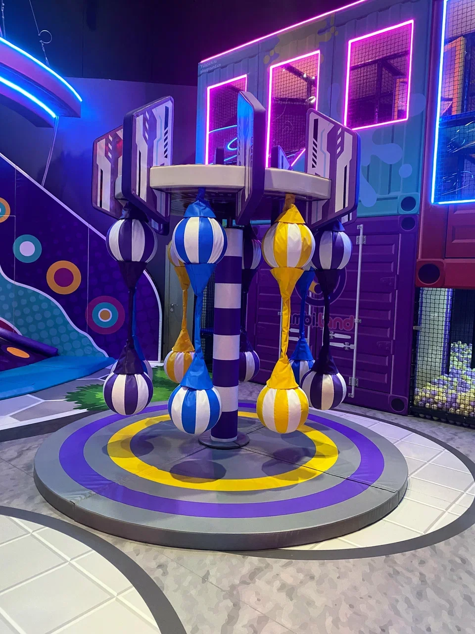 Фото Ambi Land (Амбилэнд) в ТРЦ Vegas City Hall - развлечение в Москве | Досугатор