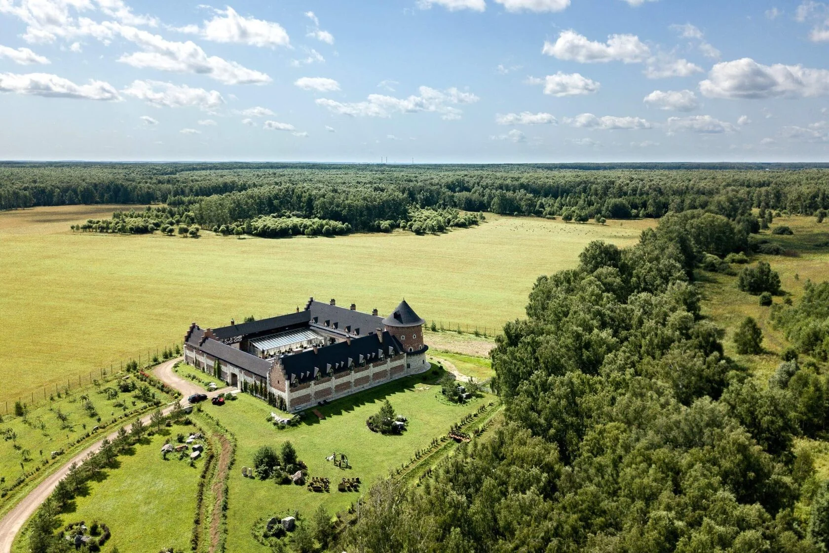 Фото Отель-замок с сафари-парком La Ferme De Reve (г. Зарайск) - развлечение в Москве | Досугатор