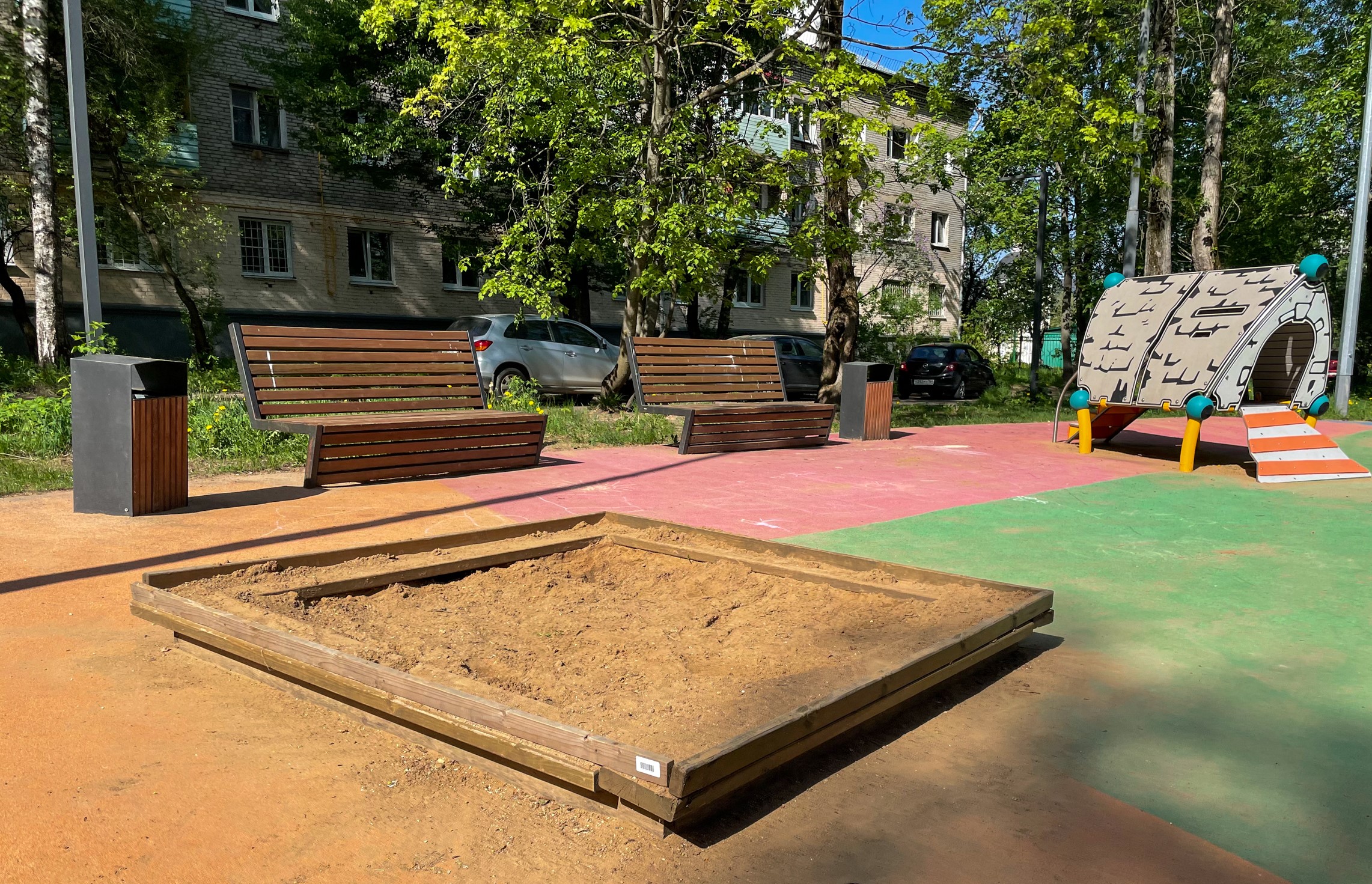 Фото Детская площадка в парке Яуза у усадьбы Свиблово (в сквере по Лазаревому проезду) - развлечение в Москве | Досугатор