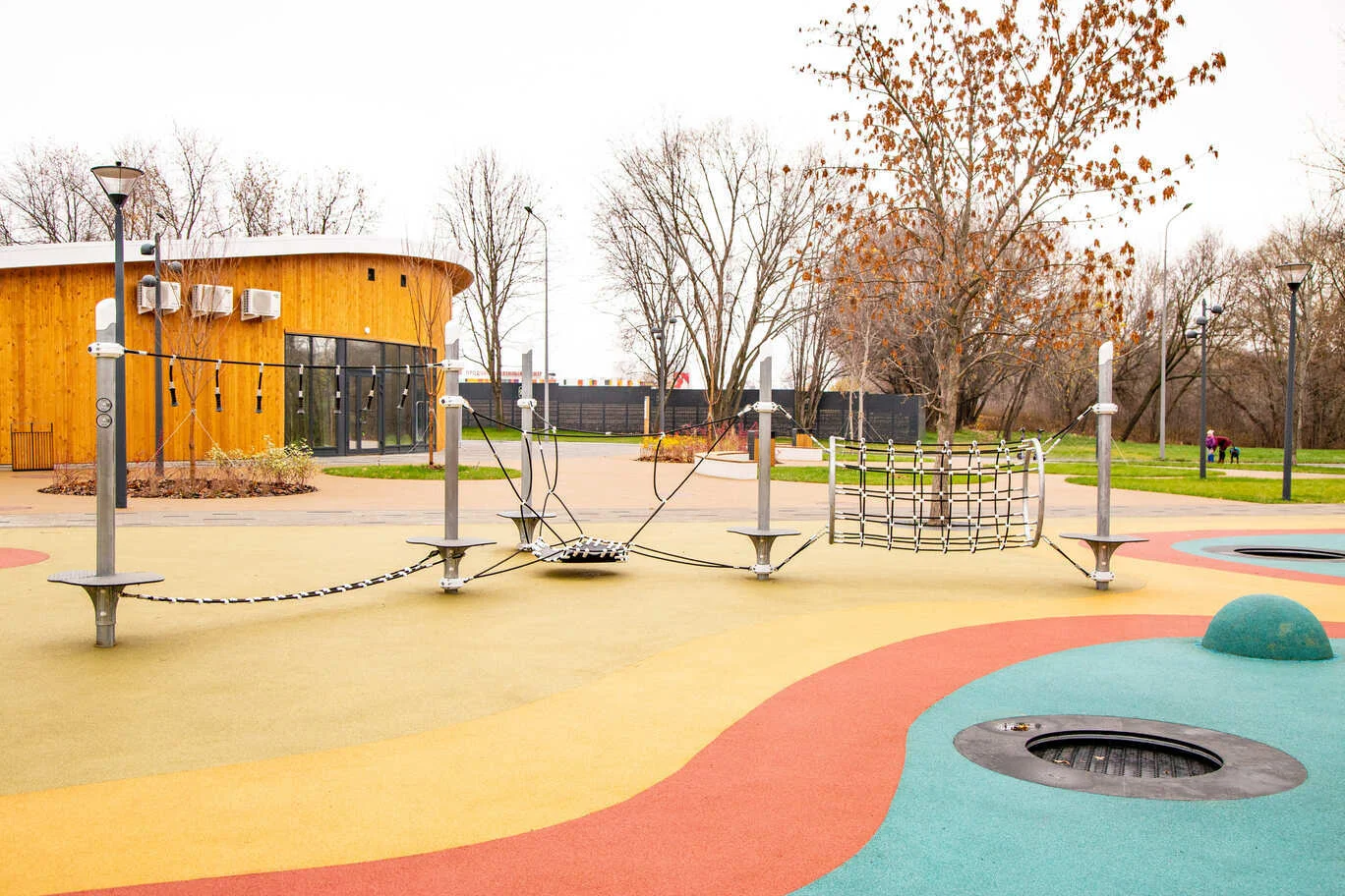 Фото Детская площадка в парке Яуза на Северодвинской улице - развлечение в Москве | Досугатор