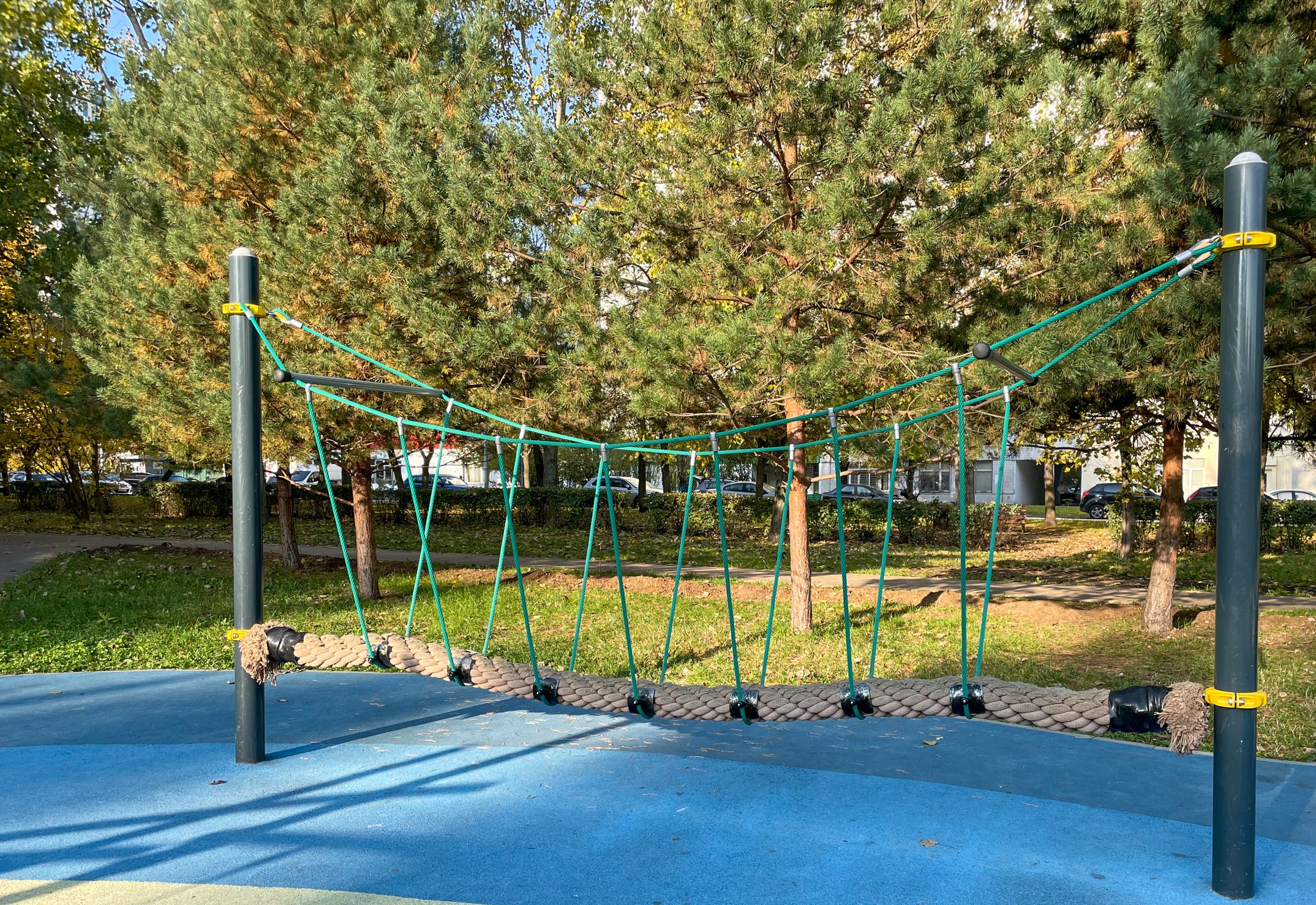 Фото Детская площадка для лазания в сквере Отрадное - развлечение в Москве | Досугатор