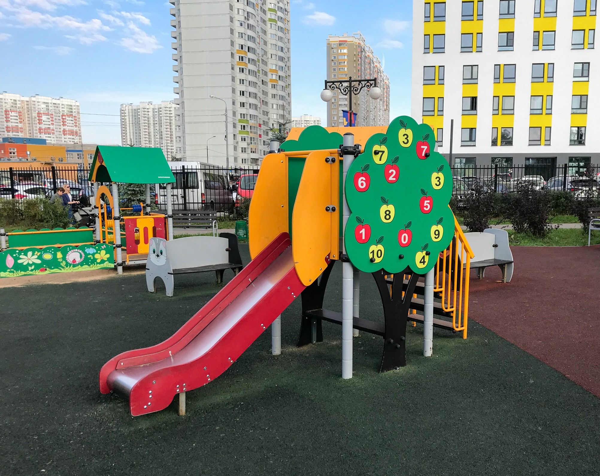 Фото Детская площадка в парке Эко-берег в Химках - развлечение в Москве | Досугатор