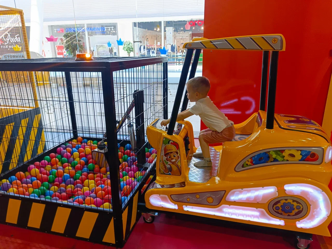 Фото Город строителей Kidlandia в ТРЦ Ривьера - развлечение в Москве | Досугатор