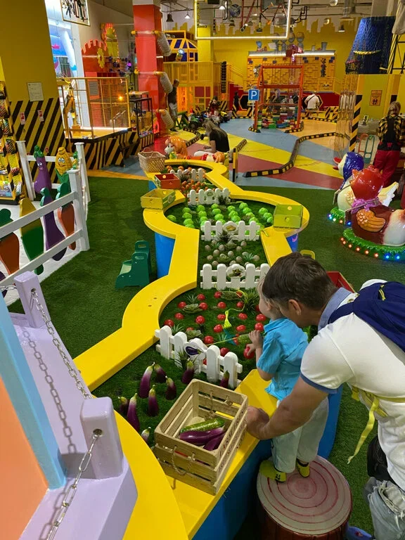 Фото Город строителей Kidlandia в ТРЦ Ривьера - развлечение в Москве | Досугатор