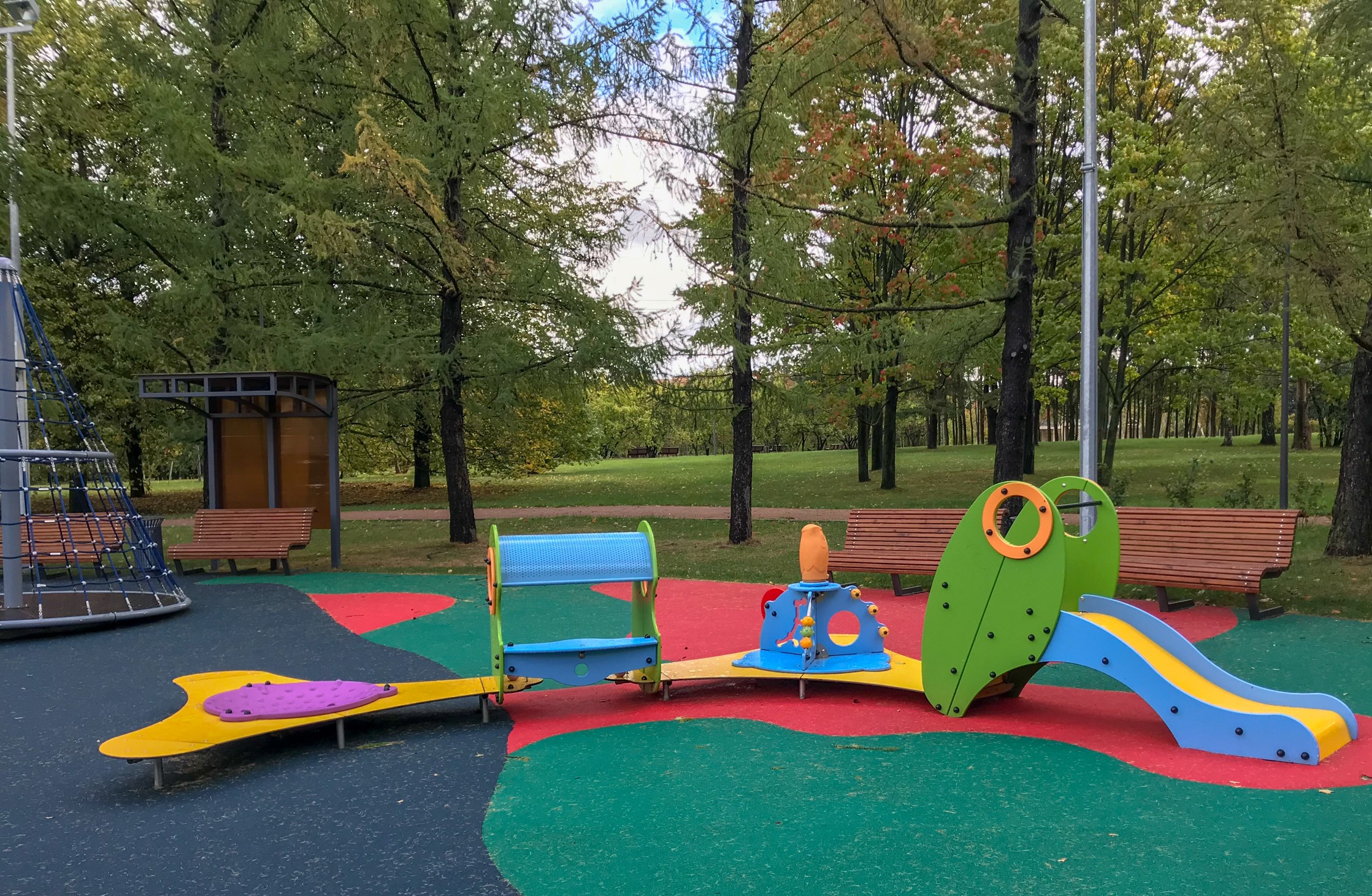 Фото Детская площадка с "замком" в парке 50-летия Октября - развлечение в Москве | Досугатор