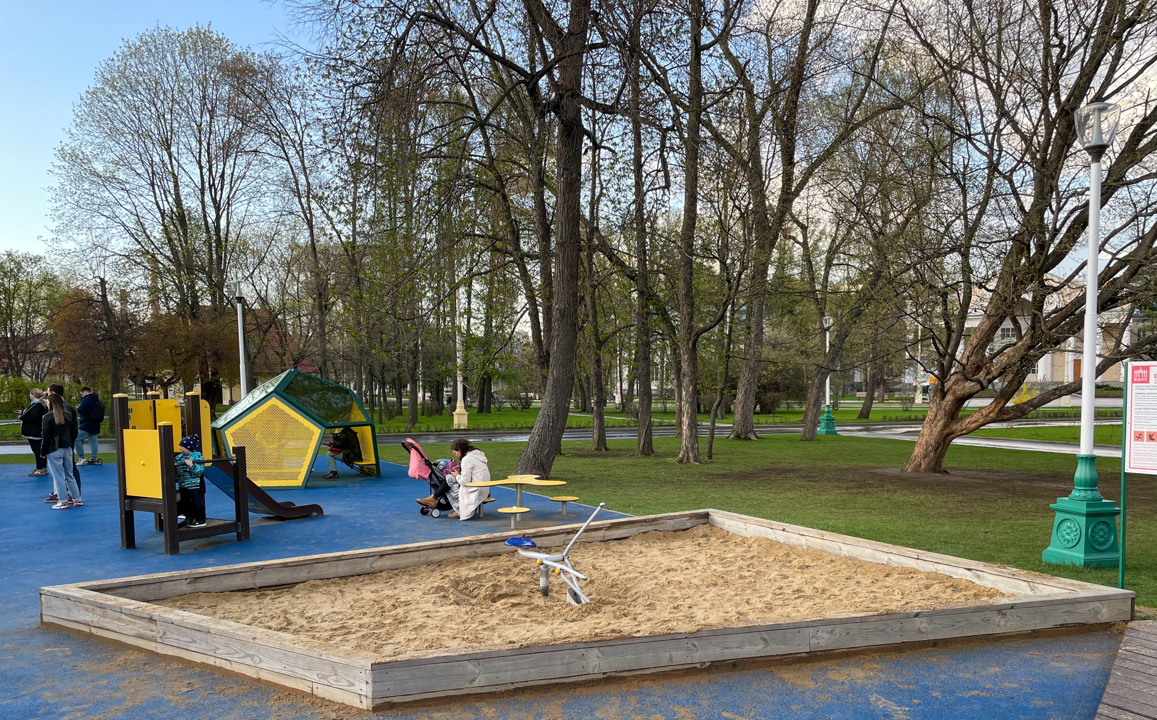 Фото Детская площадка с "планетарием" на ВДНХ - развлечение в Москве | Досугатор