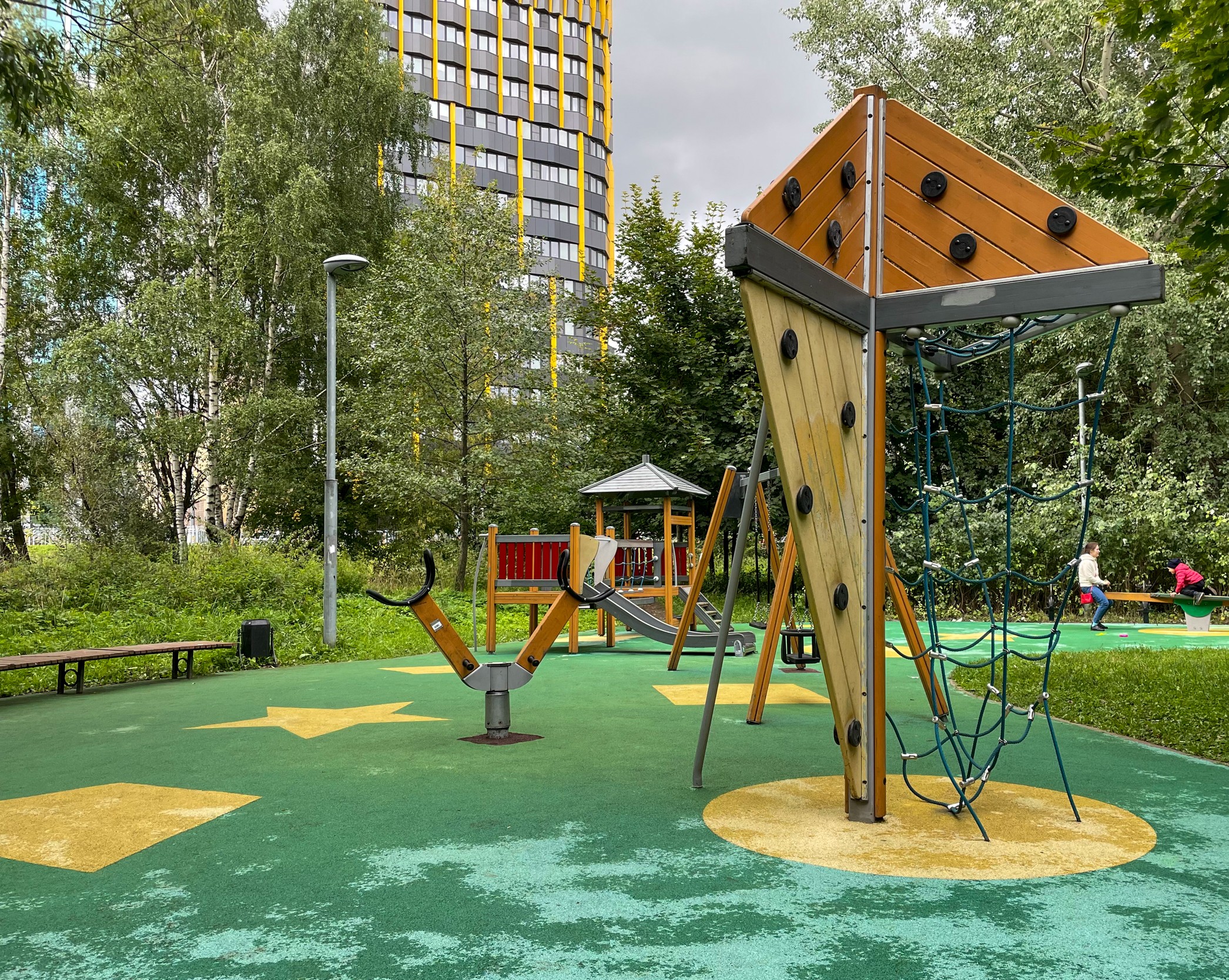 Фото Детская площадка в парке Яуза (у Широкой улицы) - развлечение в Москве | Досугатор
