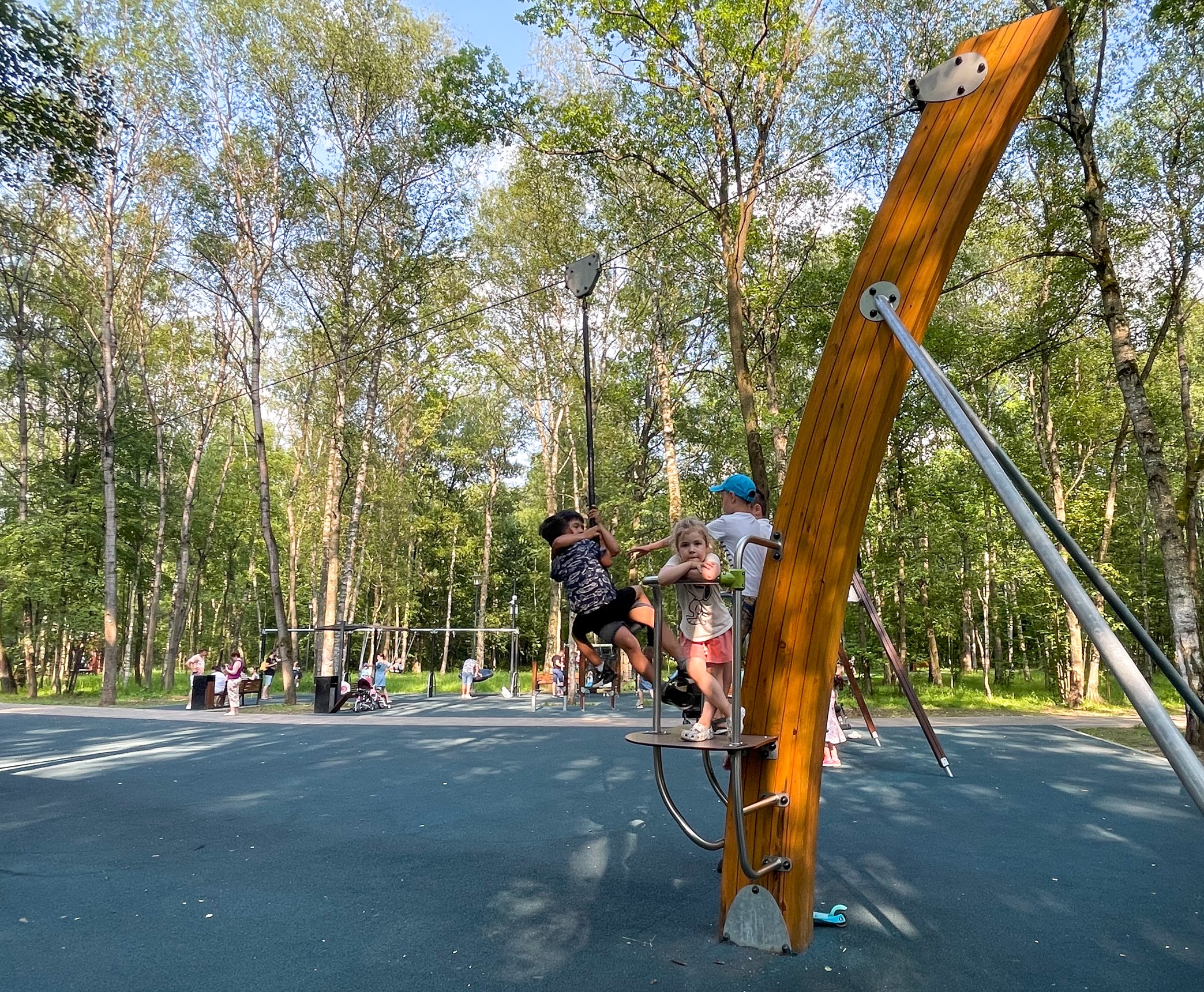 Фото Игровая площадка в парке Филатов Луг - развлечение в Москве | Досугатор