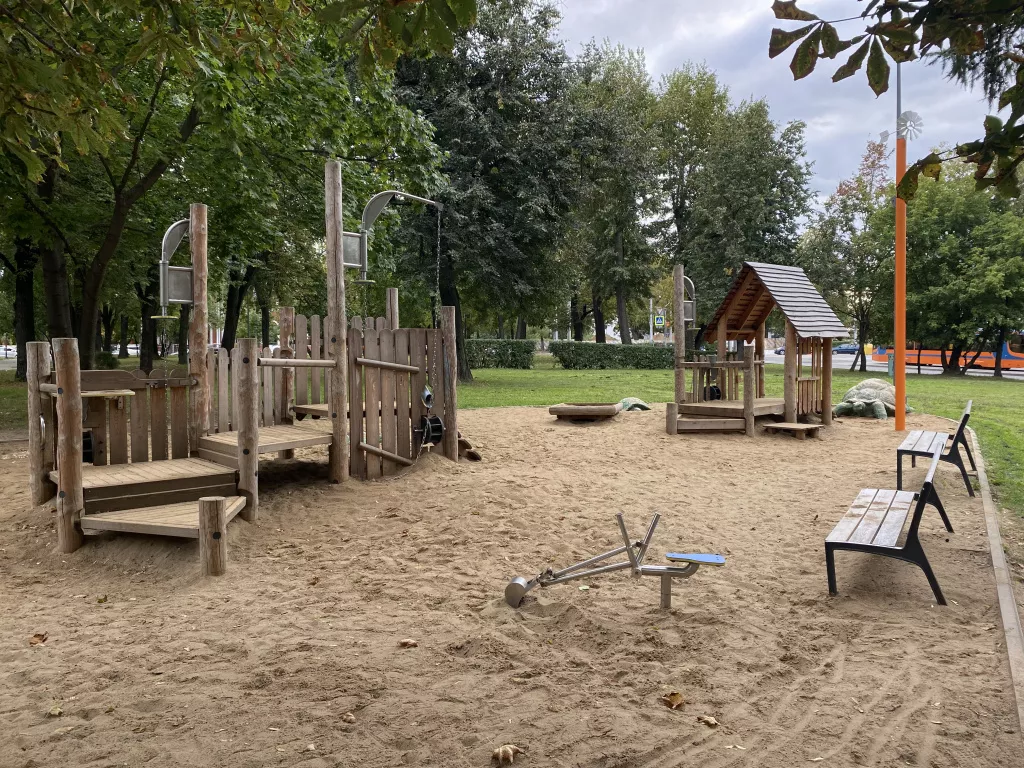 Фото Детская площадка "Атомы" в Семеновском сквере - развлечение в Москве | Досугатор