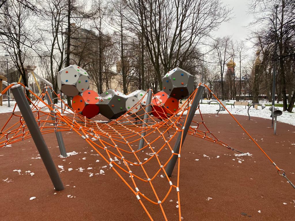 Фото Детская площадка "Атомы" в Семеновском сквере - развлечение в Москве | Досугатор