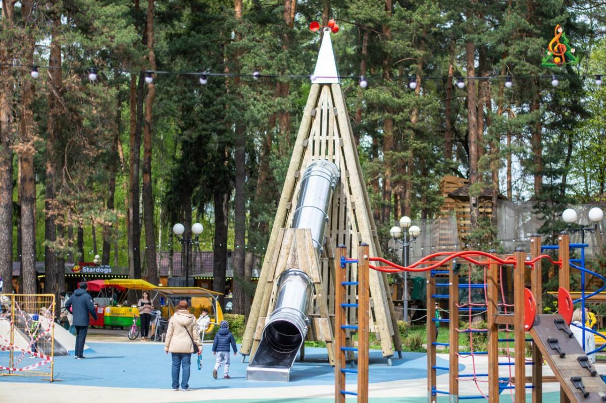 Фото Детская площадка с пирамидой в ДГ "Сказочный" (г. Красногорск) - развлечение в Москве | Досугатор