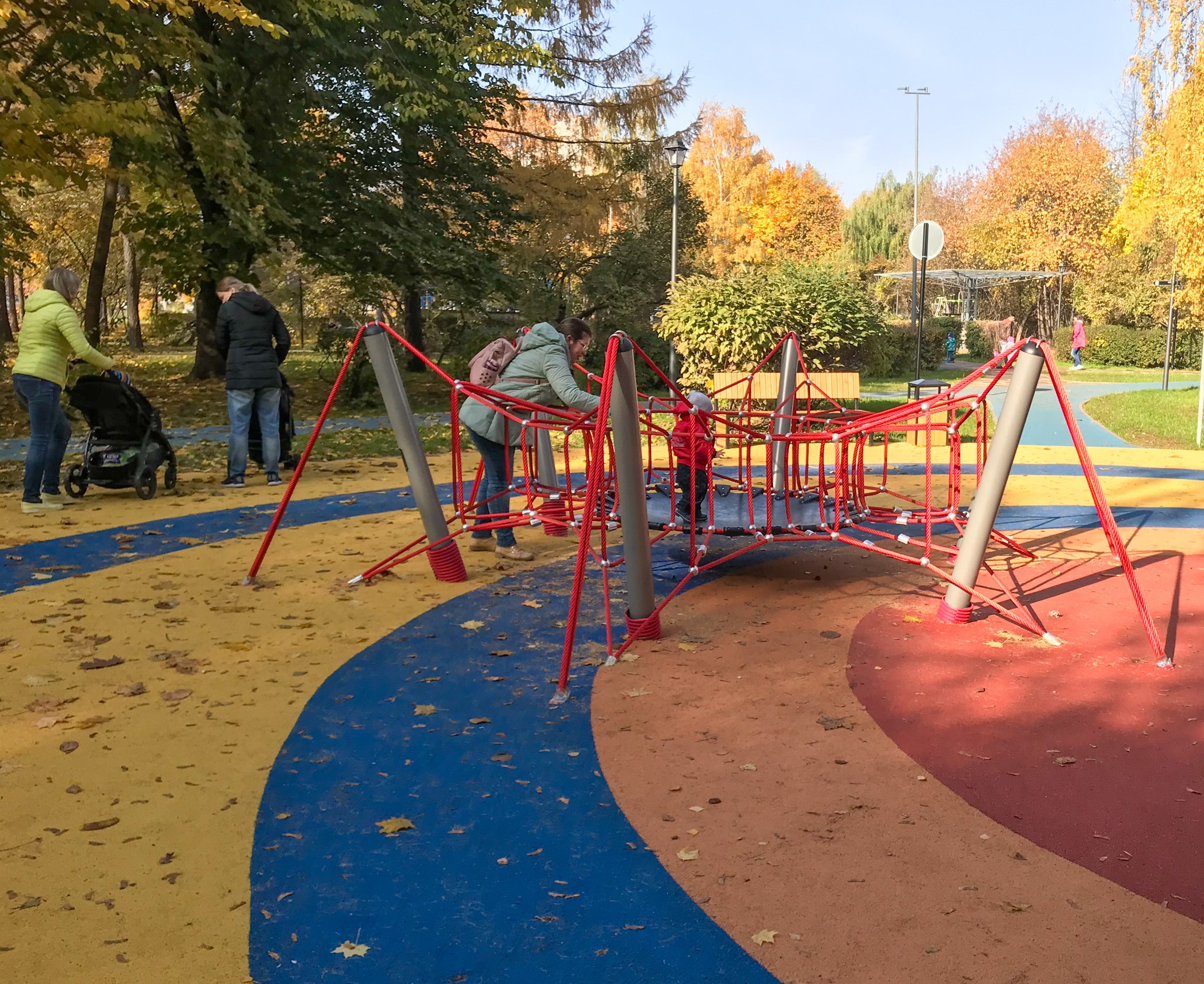 Фото Игровая площадка в парке Святослава Фёдорова - развлечение в Москве | Досугатор