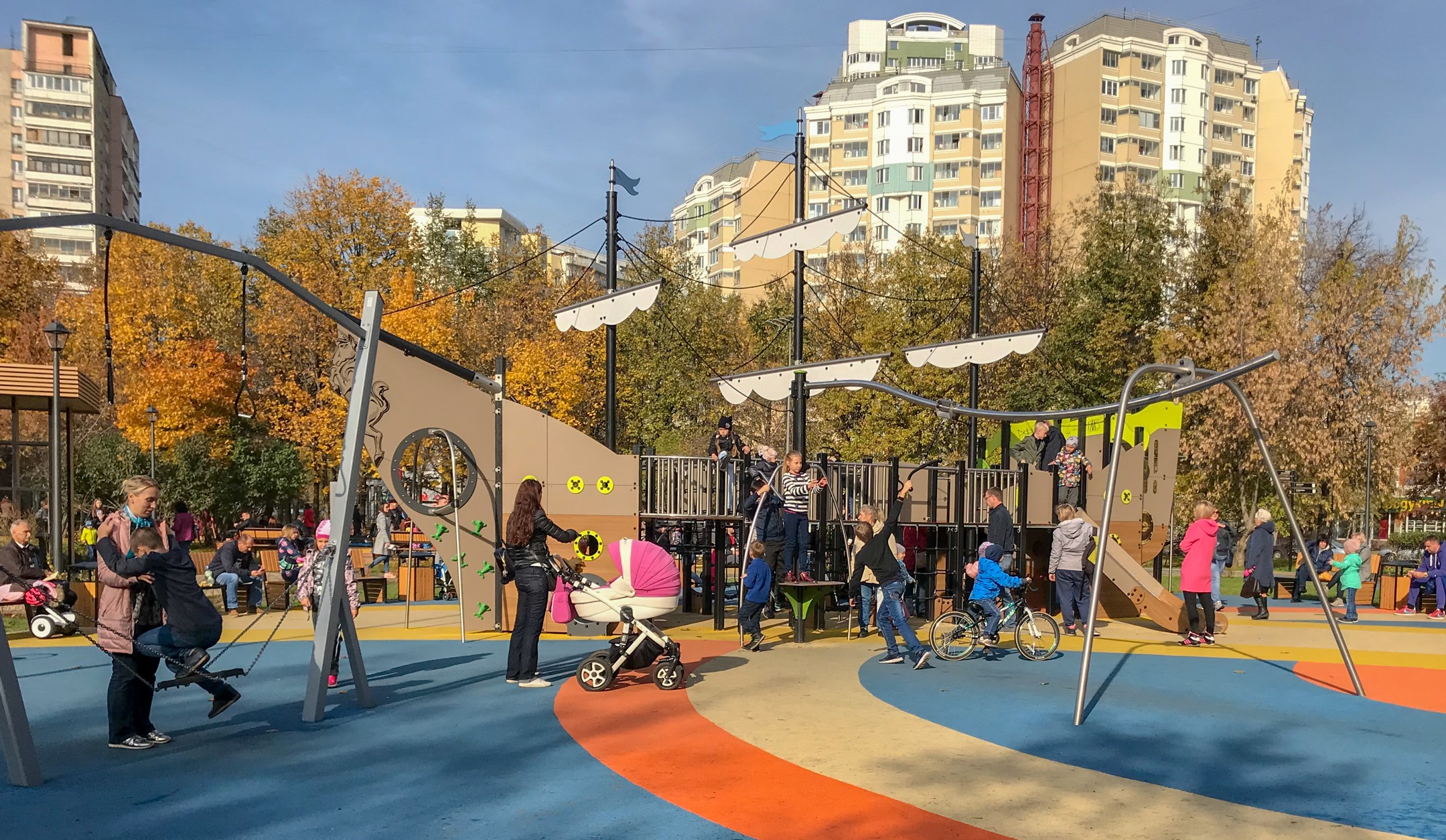 Фото Игровая площадка в парке им. Святослава Фёдорова - развлечение в Москве | Досугатор
