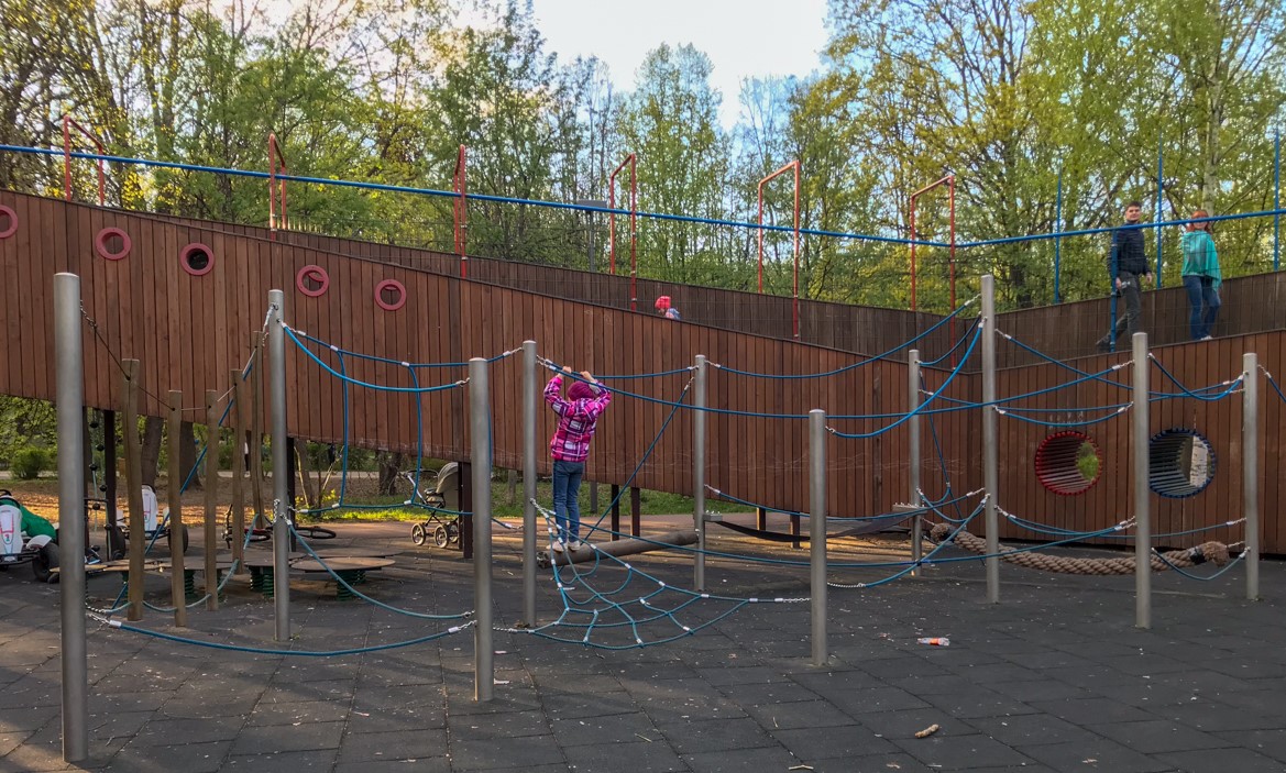 Фото Детская площадка в парке Северное Тушино №2 - развлечение в Москве | Досугатор