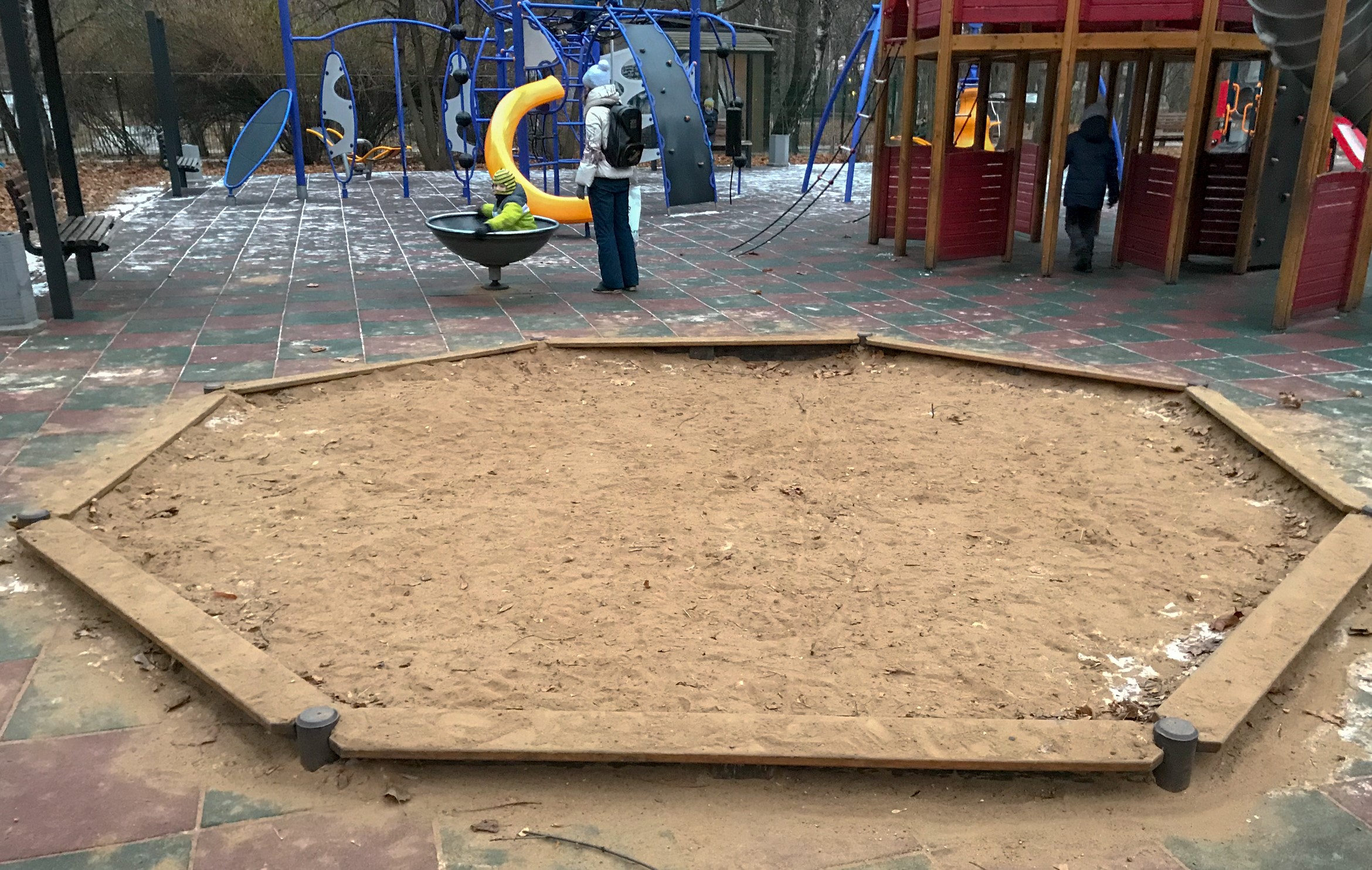 Фото Детская площадка с  башней  в парке Сокольники - развлечение в Москве | Досугатор