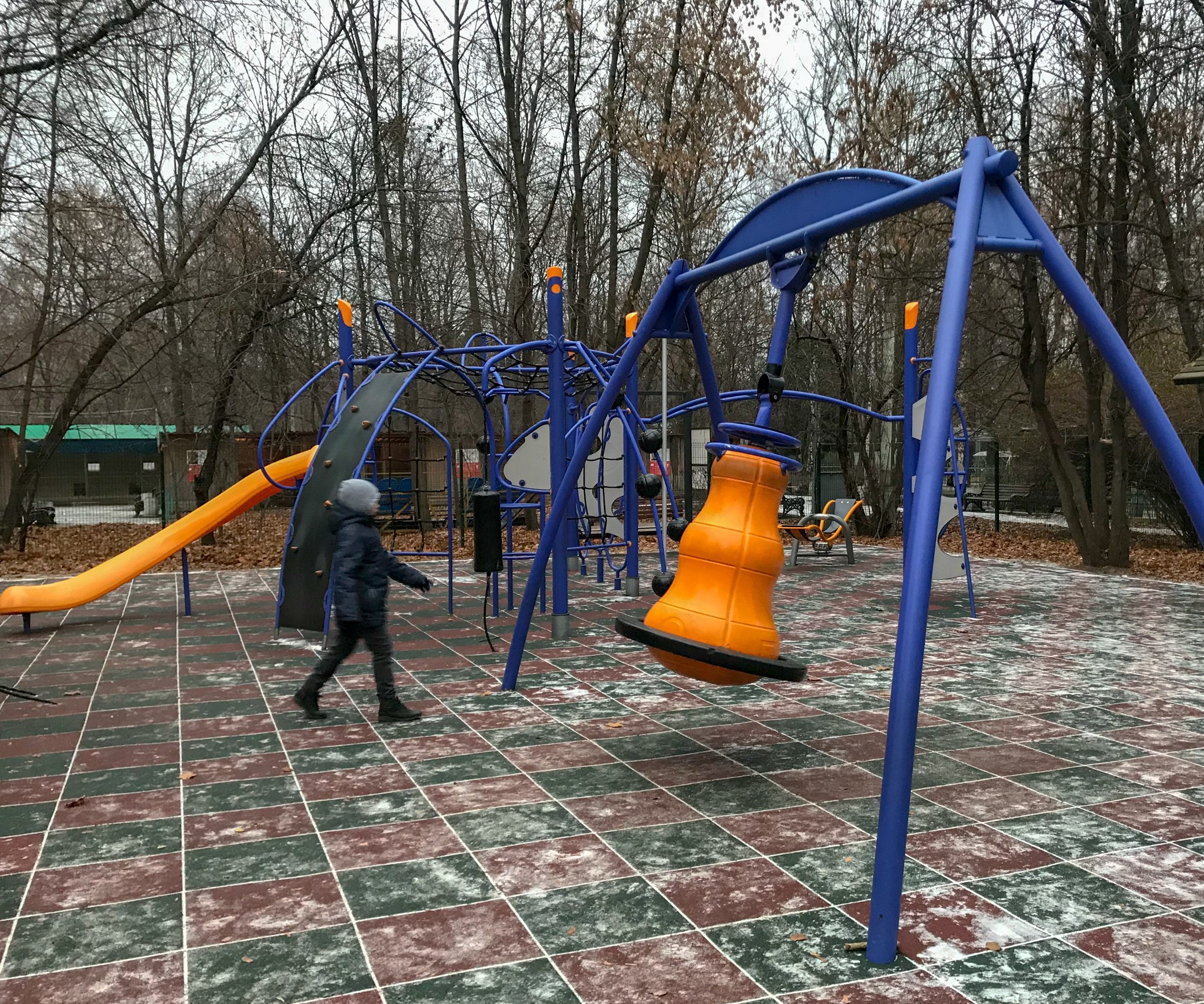 Фото Детская площадка с  башней  в парке Сокольники - развлечение в Москве | Досугатор