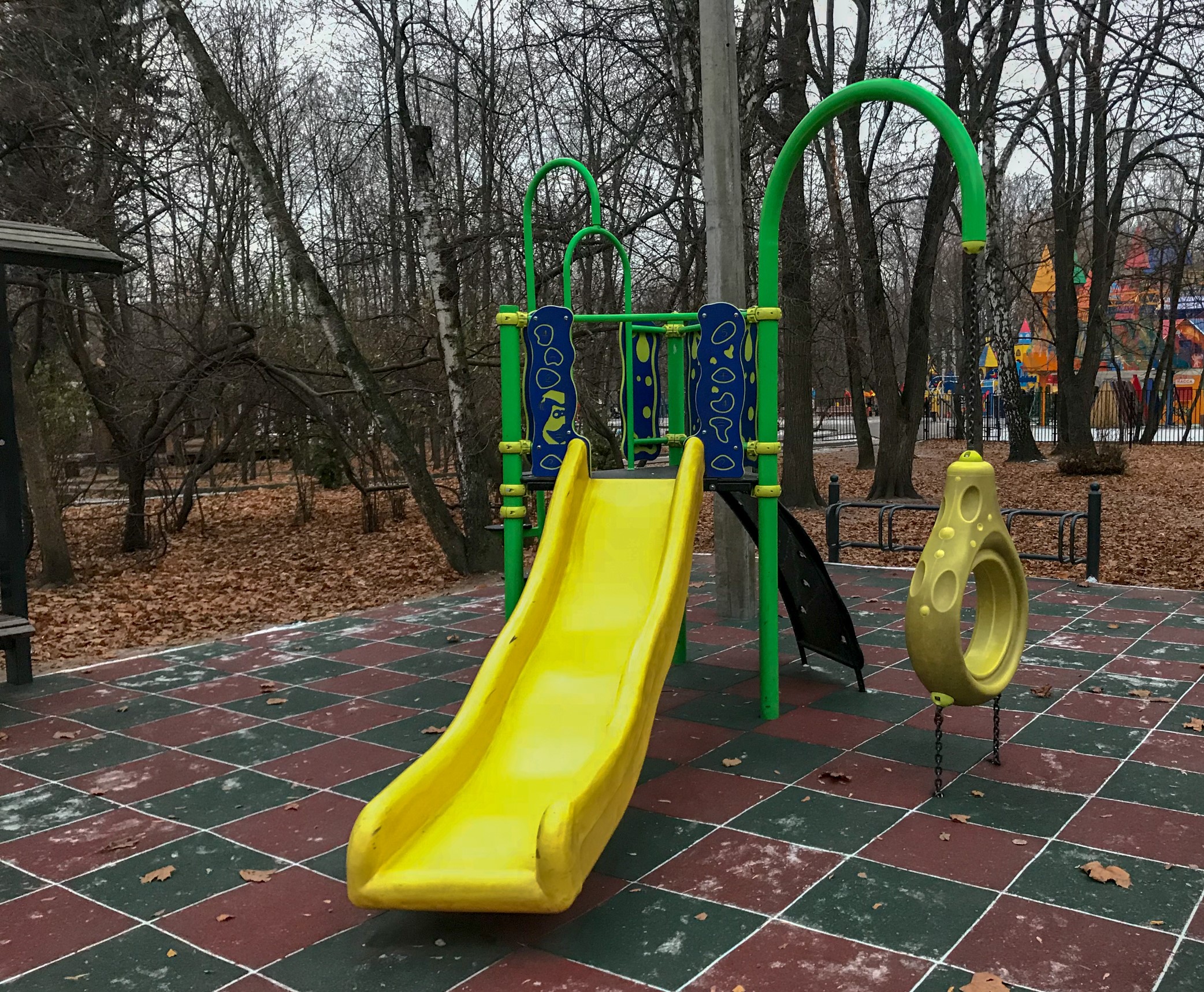 Фото Детская площадка с  башней  в парке Сокольники - развлечение в Москве | Досугатор