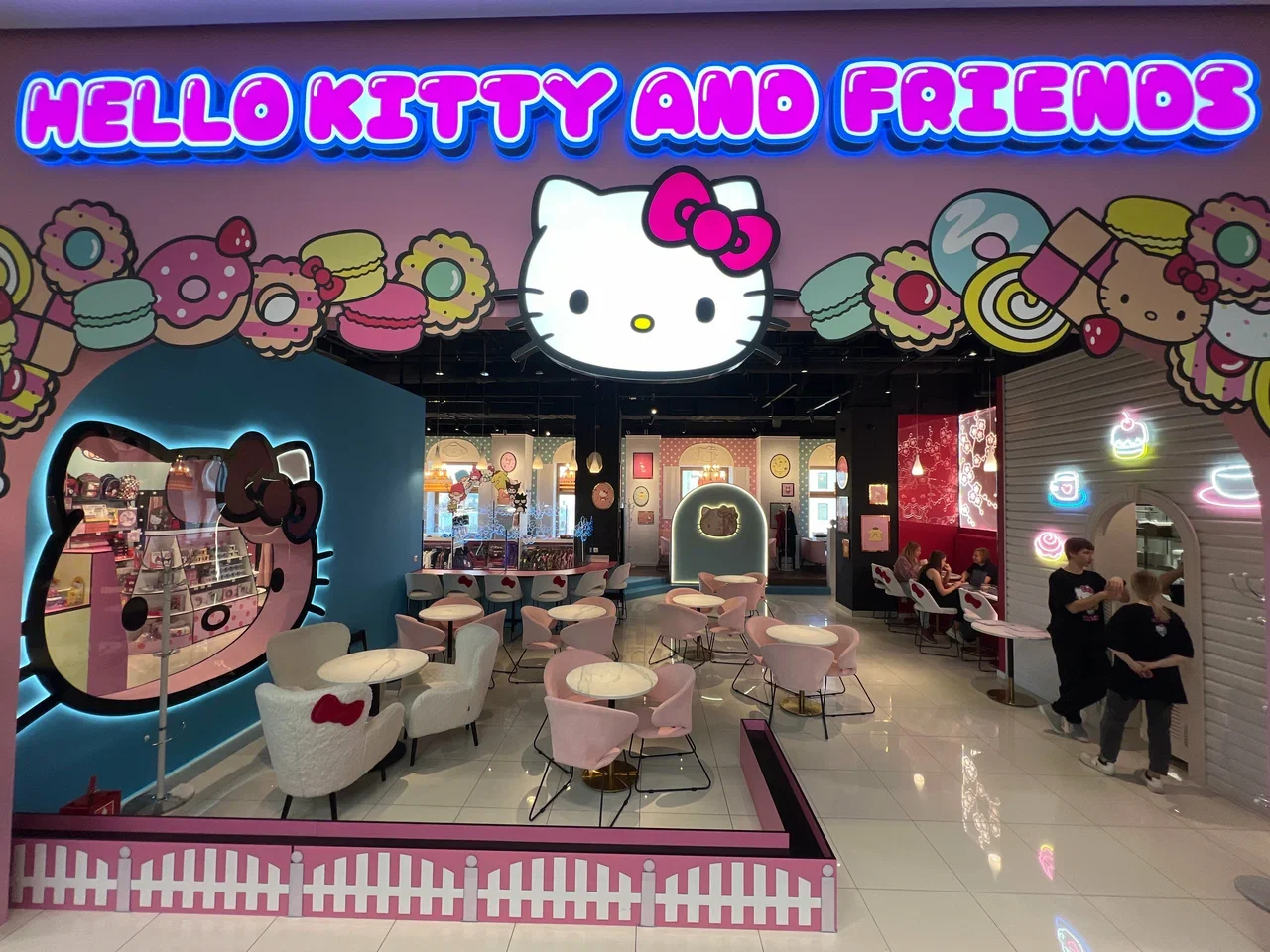 Фото Кафе Hello Kitty (в ЦДМ) - развлечение в Москве | Досугатор