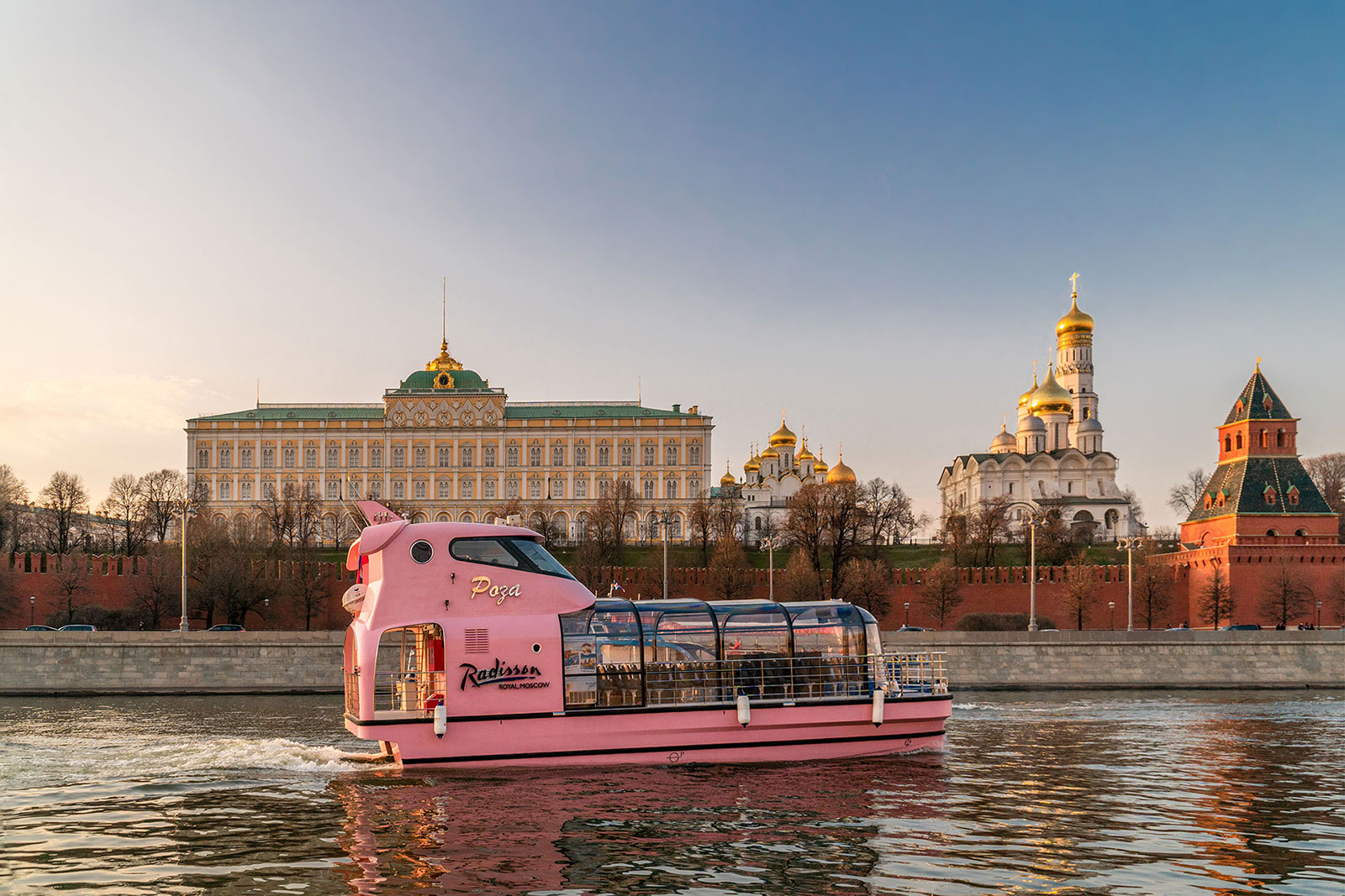 Фото Речной трамвайчик Radisson Причал «Гостиница «Украина» - развлечение в Москве | Досугатор