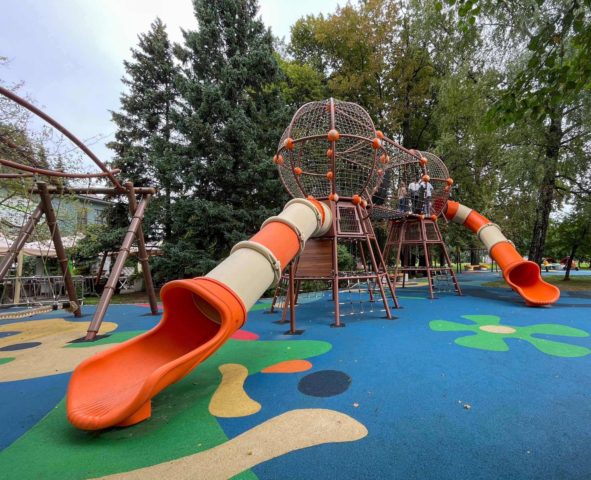 Фото Игровая площадка на ВДНХ (в сквере Юннатов) - развлечение в Москве | Досугатор
